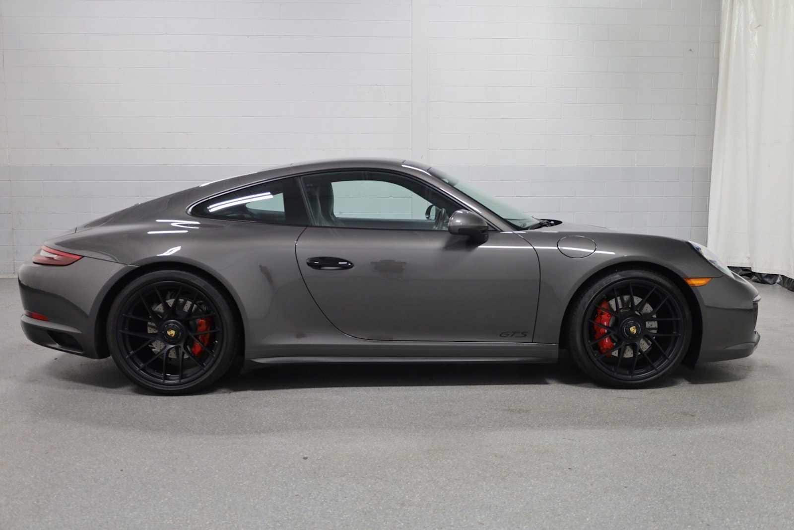 Thumbnail: 2019 Porsche 911 - 10