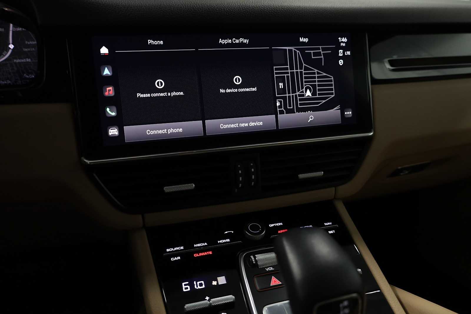 Thumbnail: 2022 Porsche Cayenne - 32