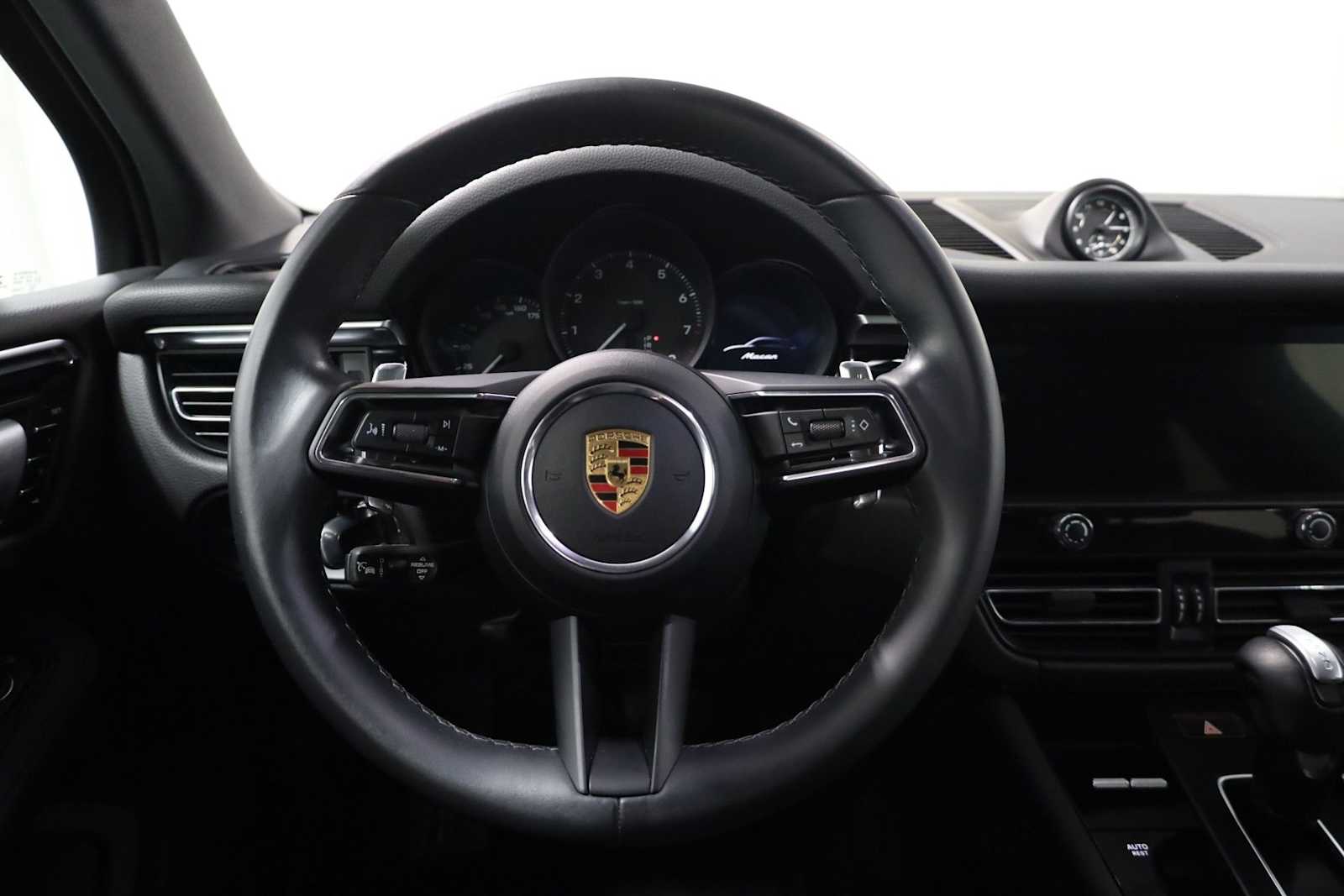 Thumbnail: 2023 Porsche Macan - 25