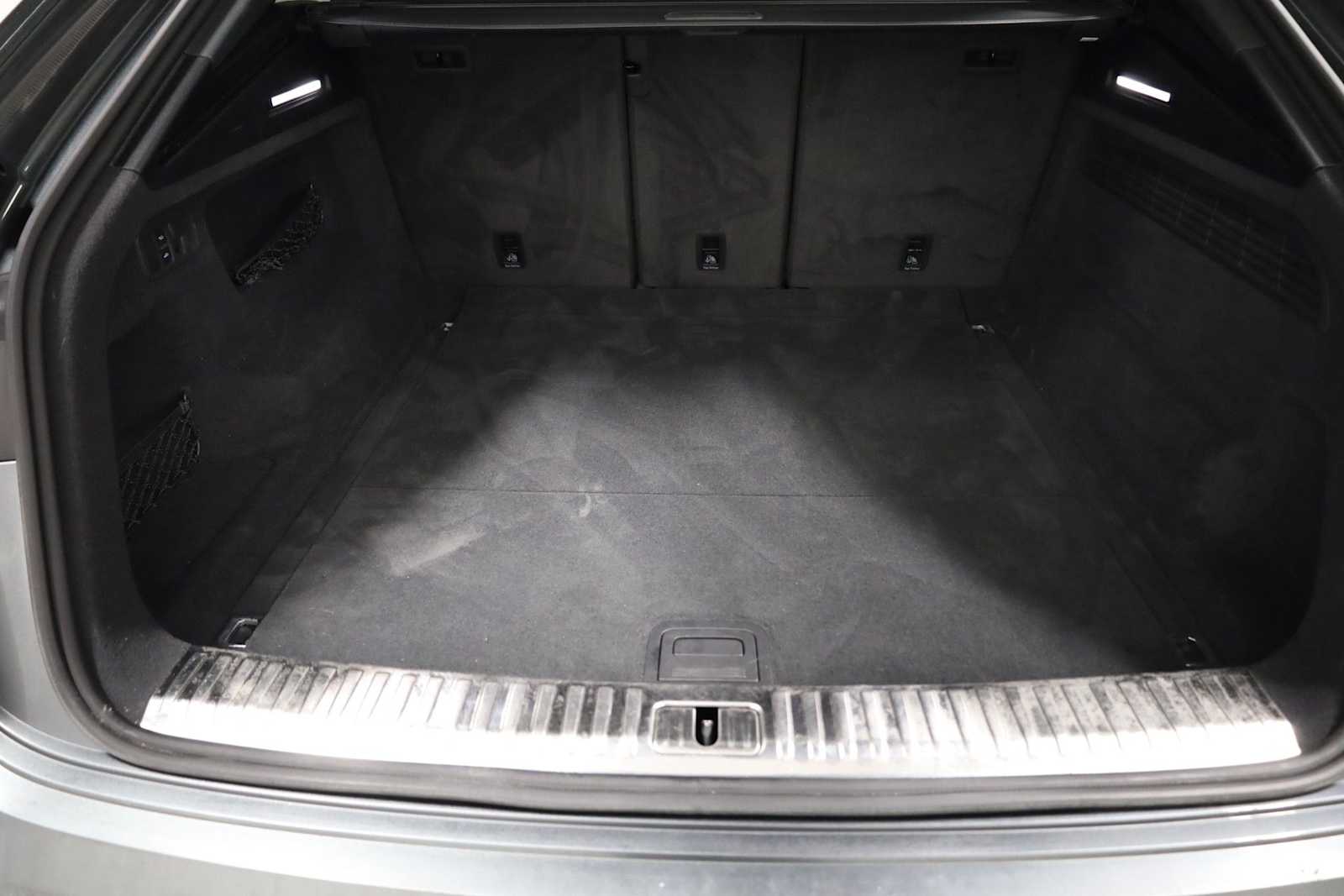 Thumbnail: 2021 Audi Q8 - 38