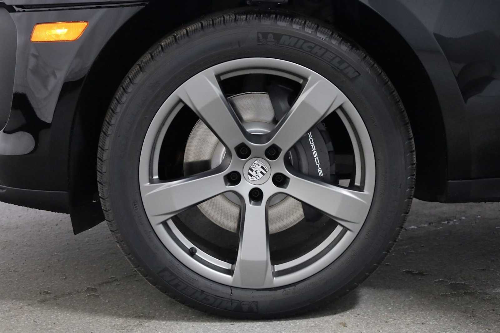 Thumbnail: 2026 Porsche Macan - 40