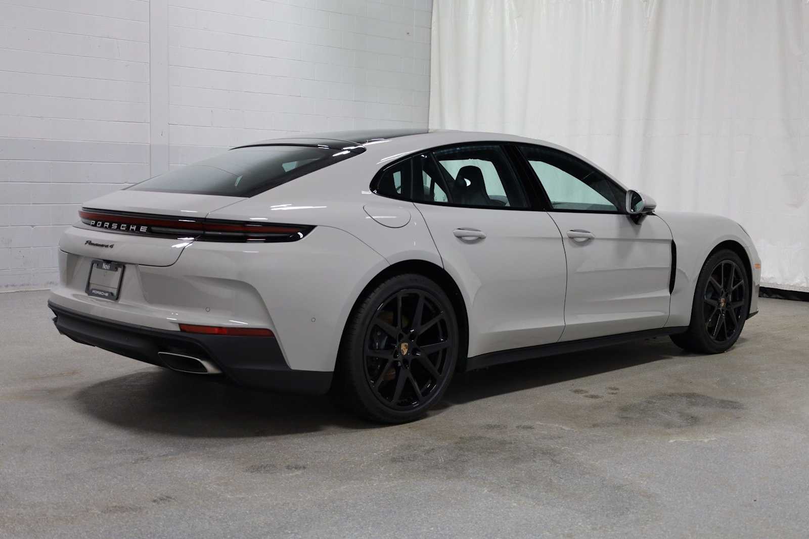 Thumbnail: 2026 Porsche Panamera - 10