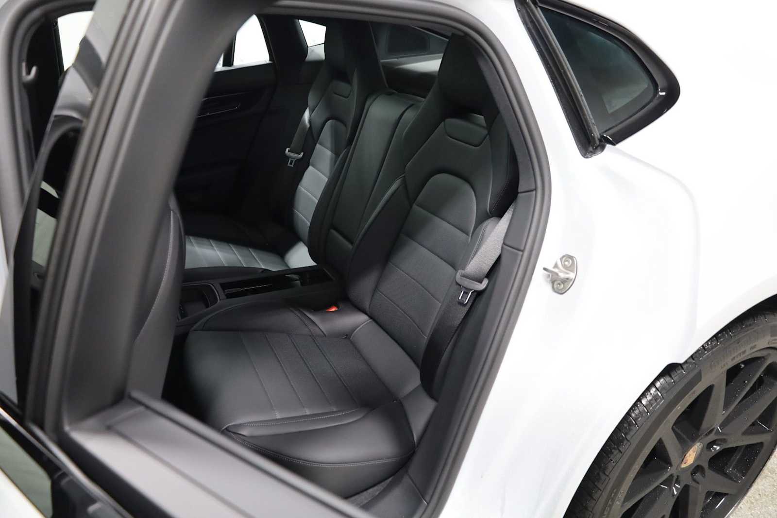 Thumbnail: 2026 Porsche Panamera - 35