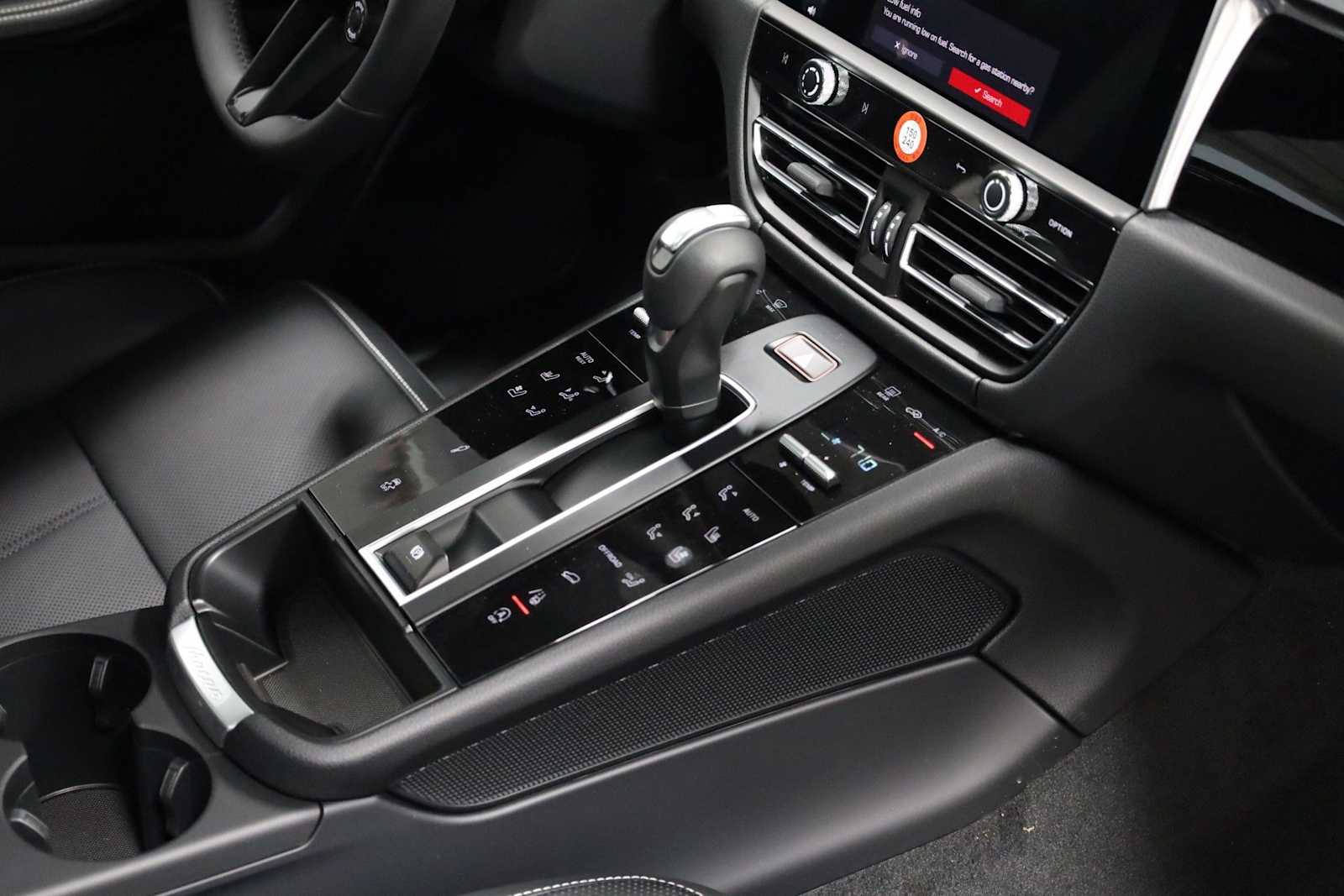 Thumbnail: 2026 Porsche Macan - 22