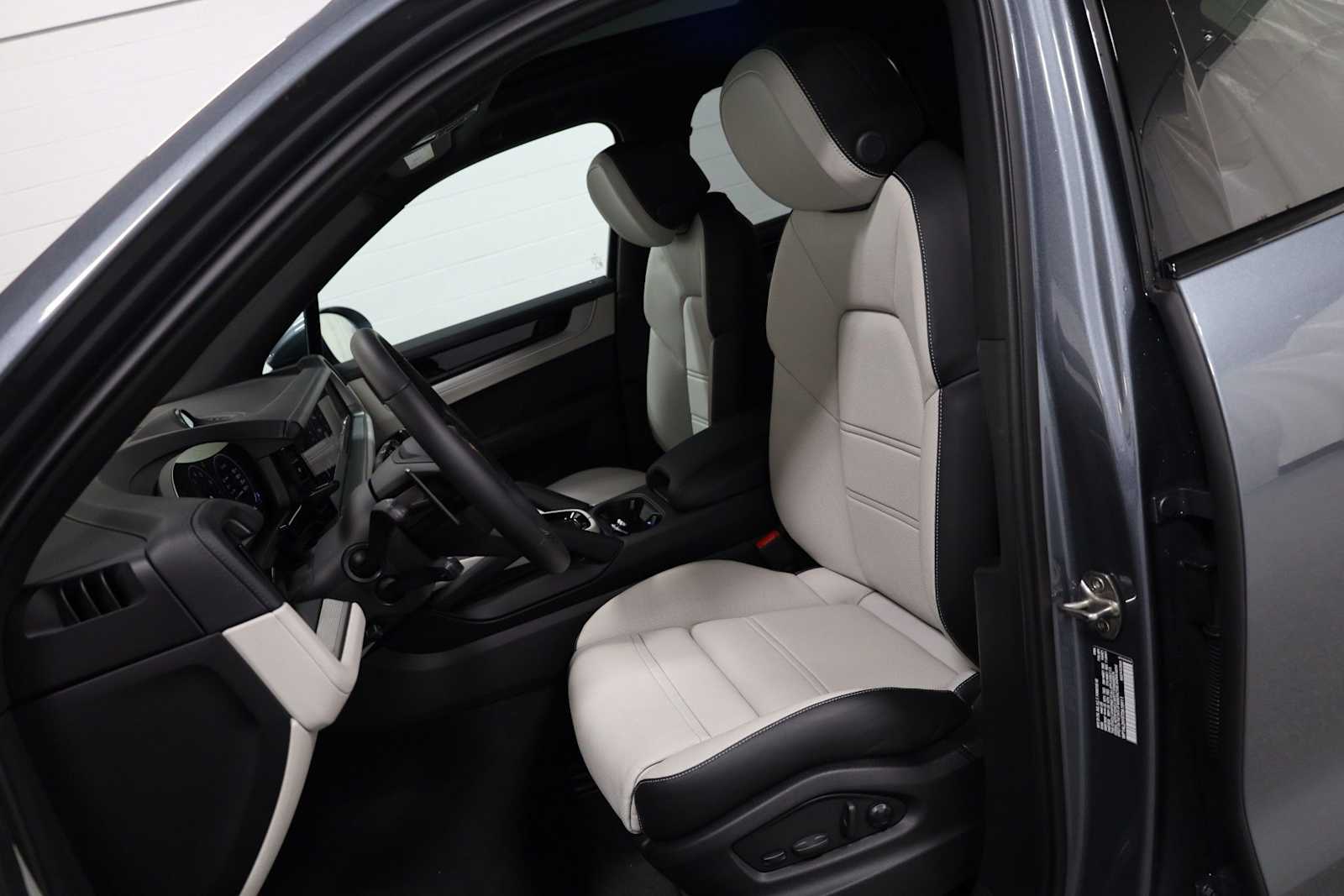 Thumbnail: 2026 Porsche Cayenne - 5