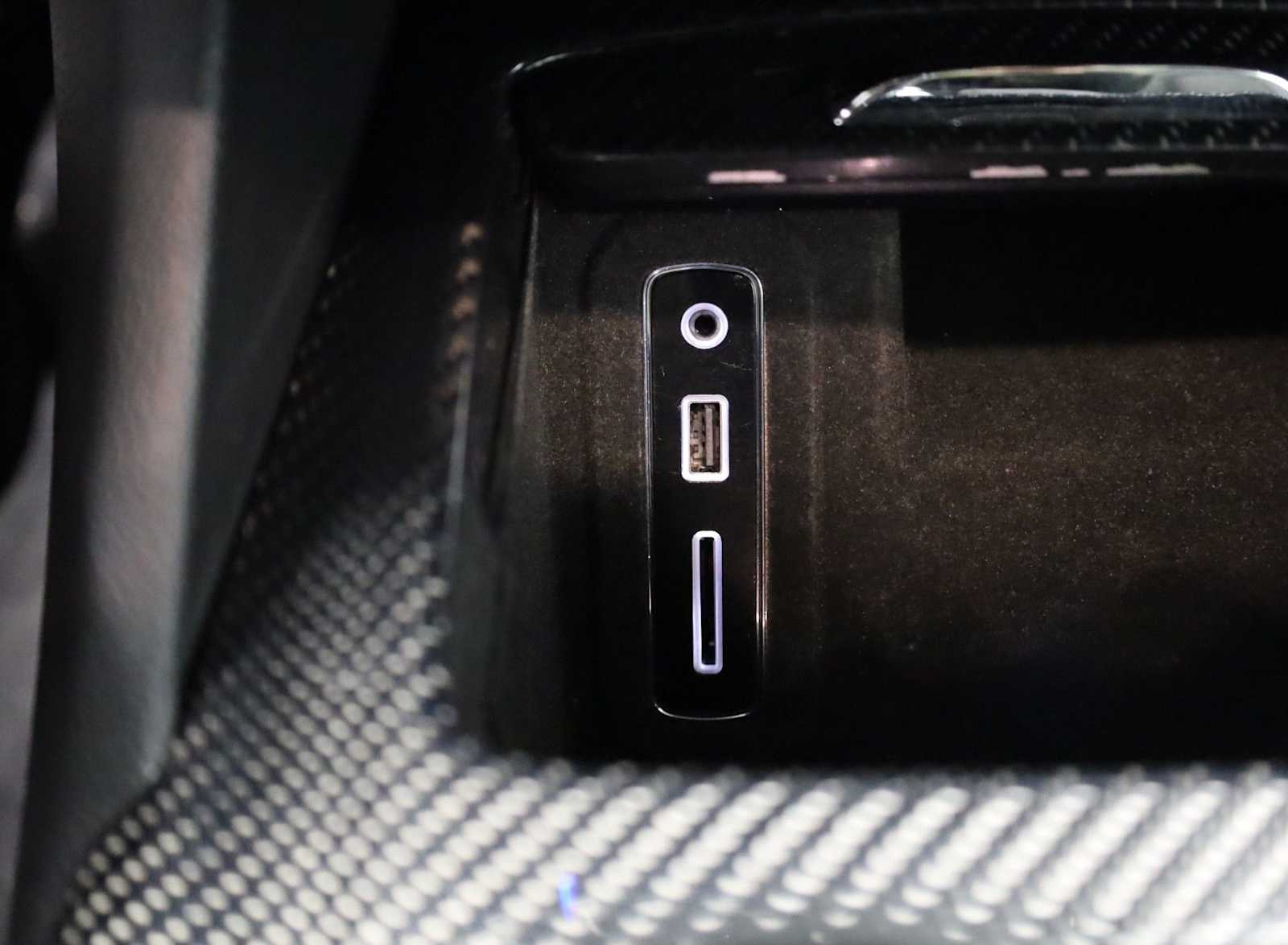 Thumbnail: 2017 Maserati Levante - 35