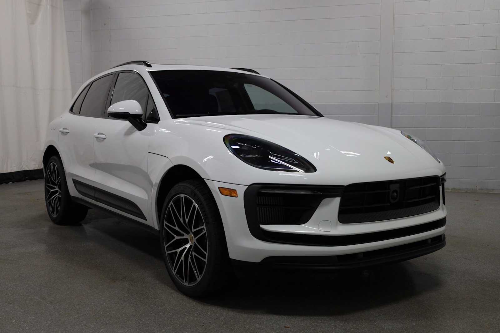 Thumbnail: 2026 Porsche Macan - 13