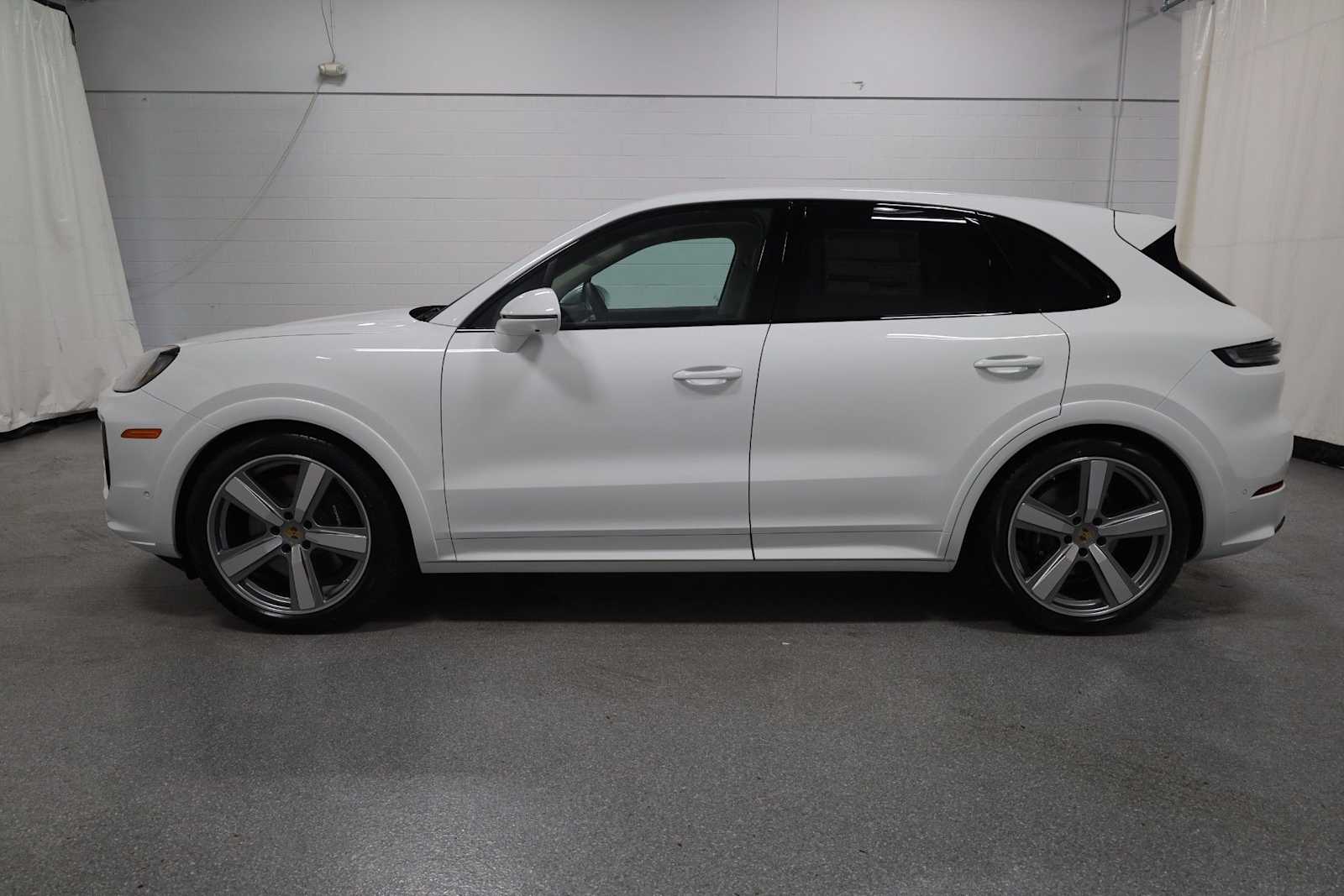 Thumbnail: 2025 Porsche Cayenne - 2