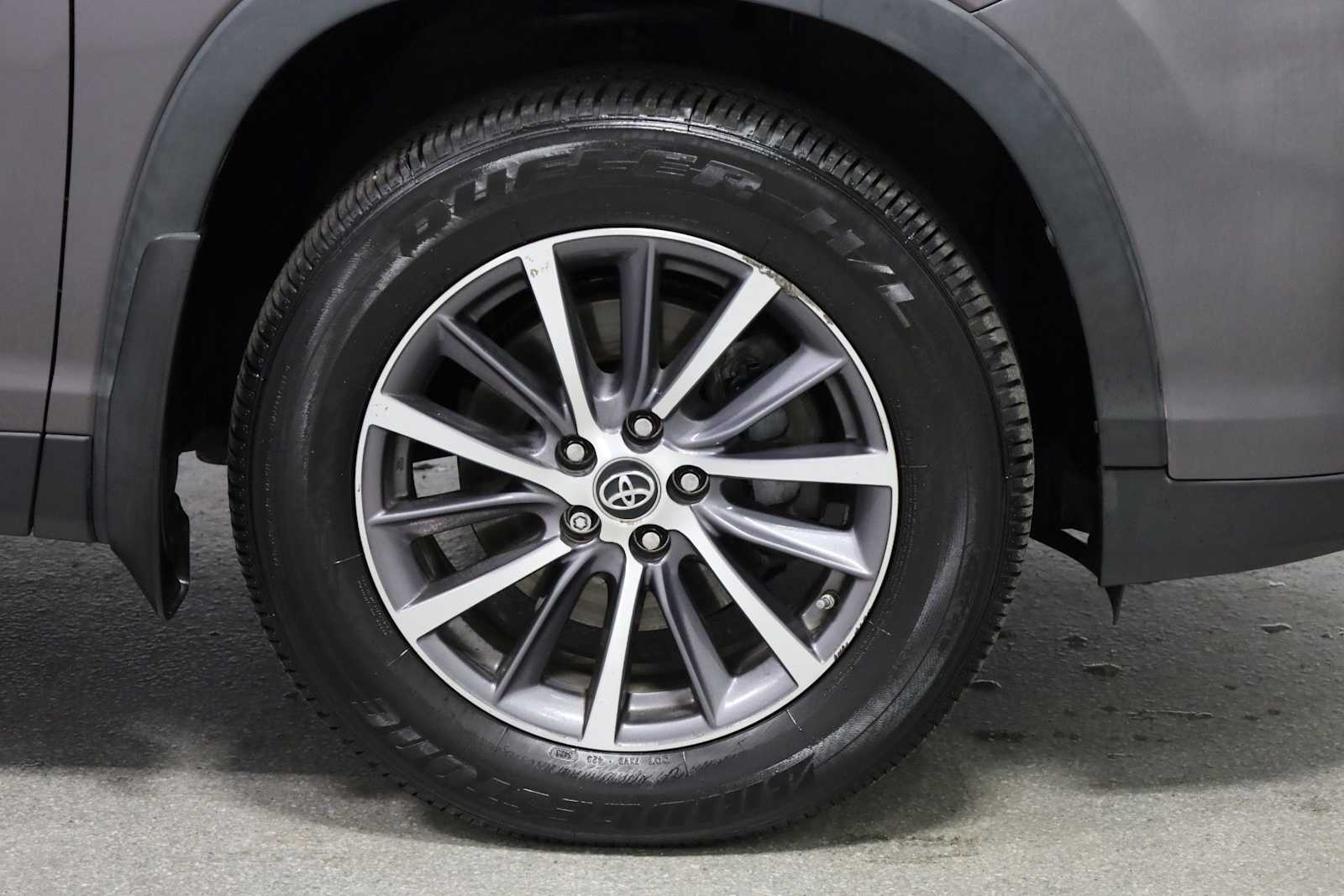 Thumbnail: 2019 Toyota Highlander - 12