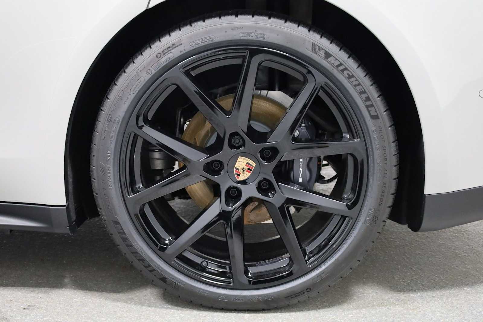 Thumbnail: 2026 Porsche Panamera - 37