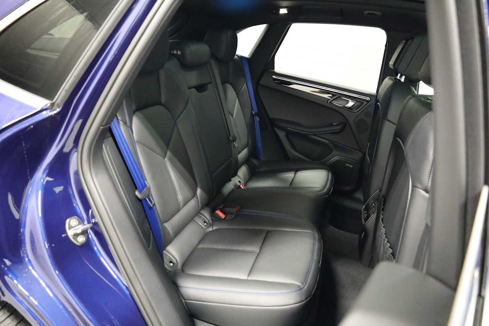 Thumbnail: 2026 Porsche Macan - 37