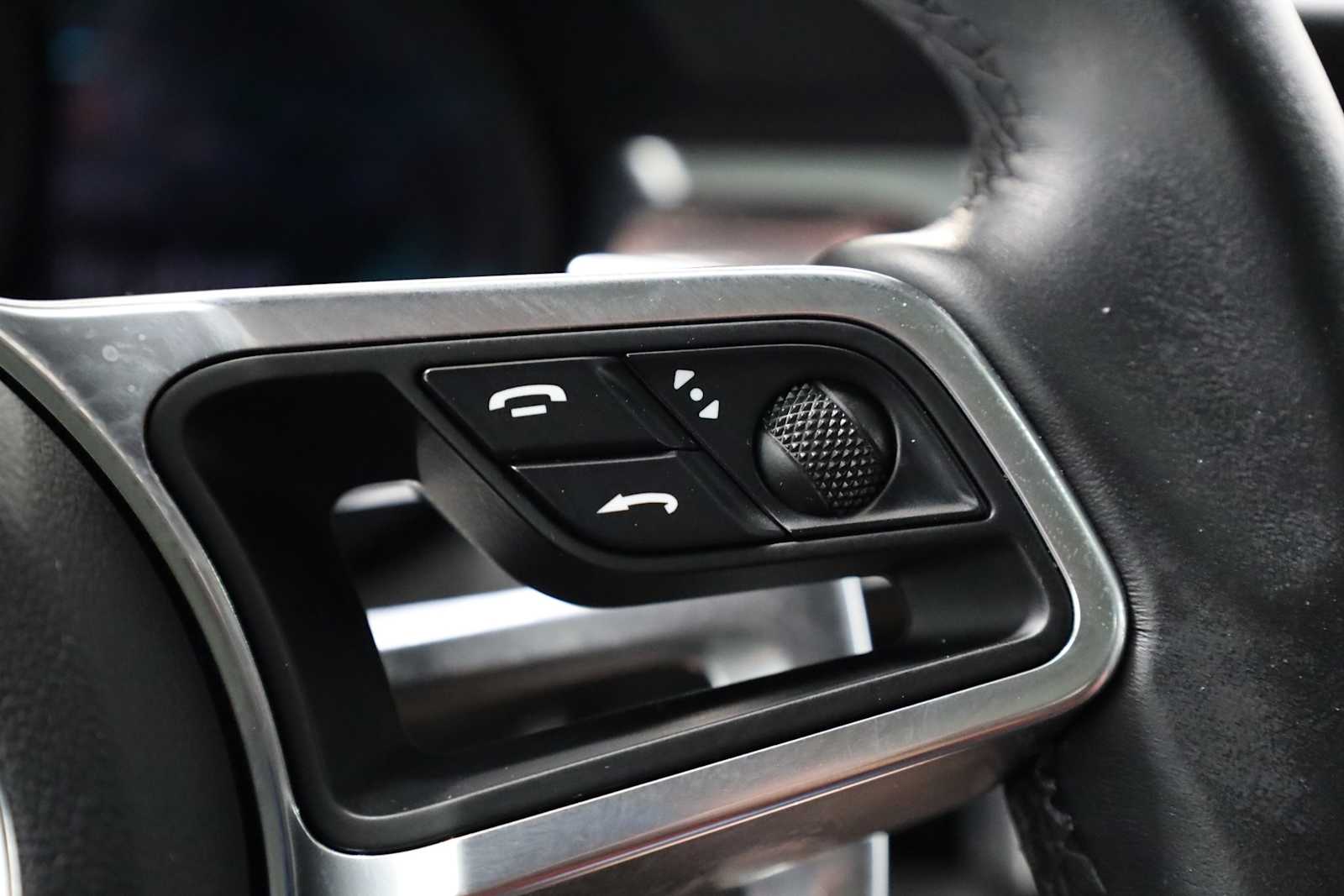 Thumbnail: 2020 Porsche Macan - 27