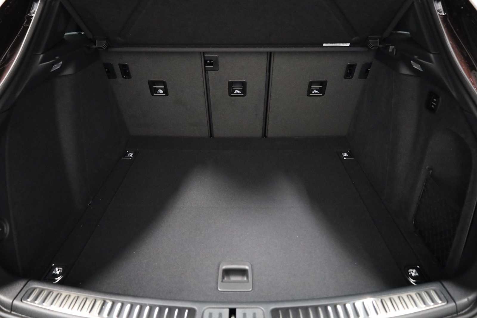 Thumbnail: 2025 Porsche Macan - 41