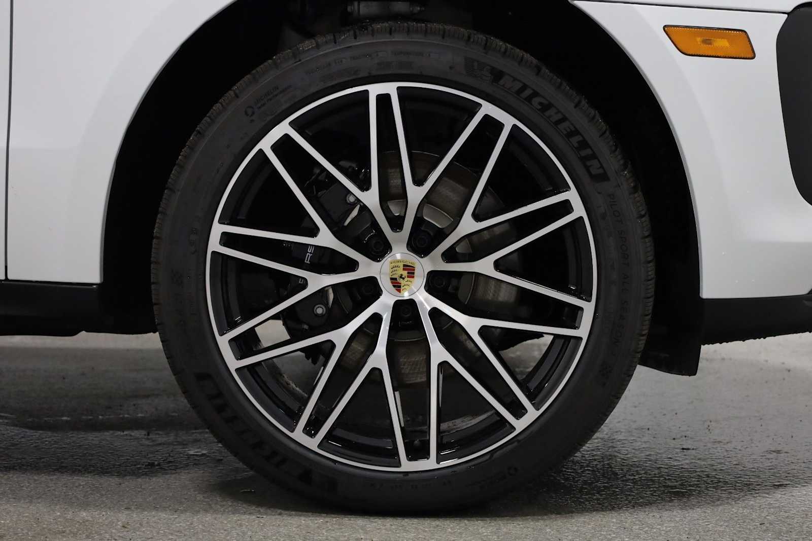 Thumbnail: 2026 Porsche Macan - 12