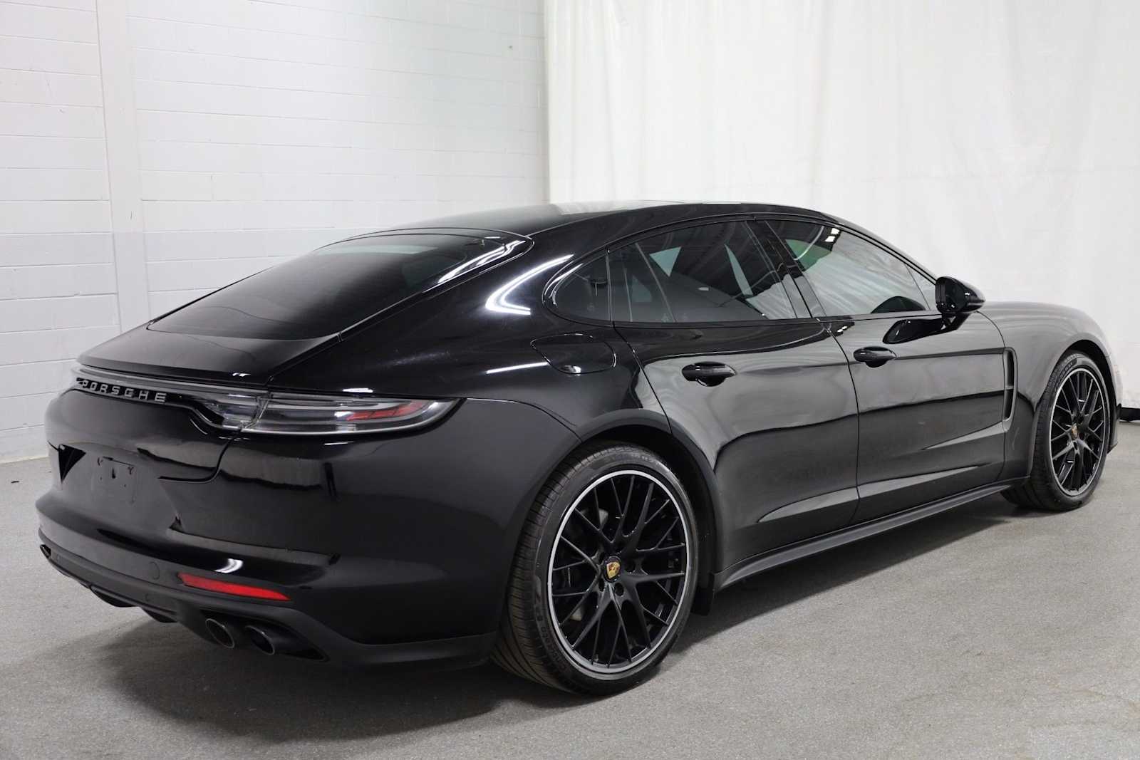 Thumbnail: 2023 Porsche Panamera - 9