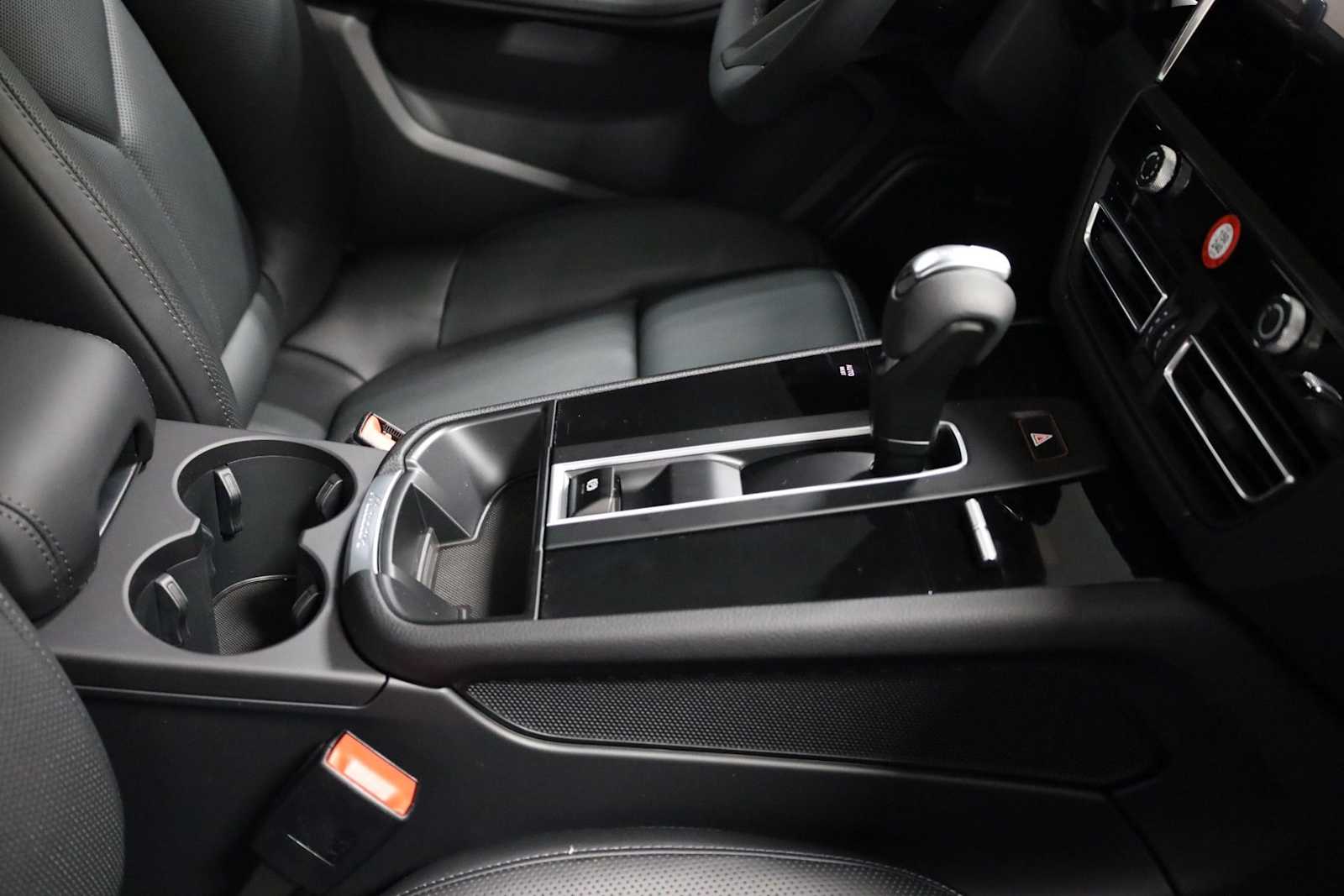 Thumbnail: 2026 Porsche Macan - 21