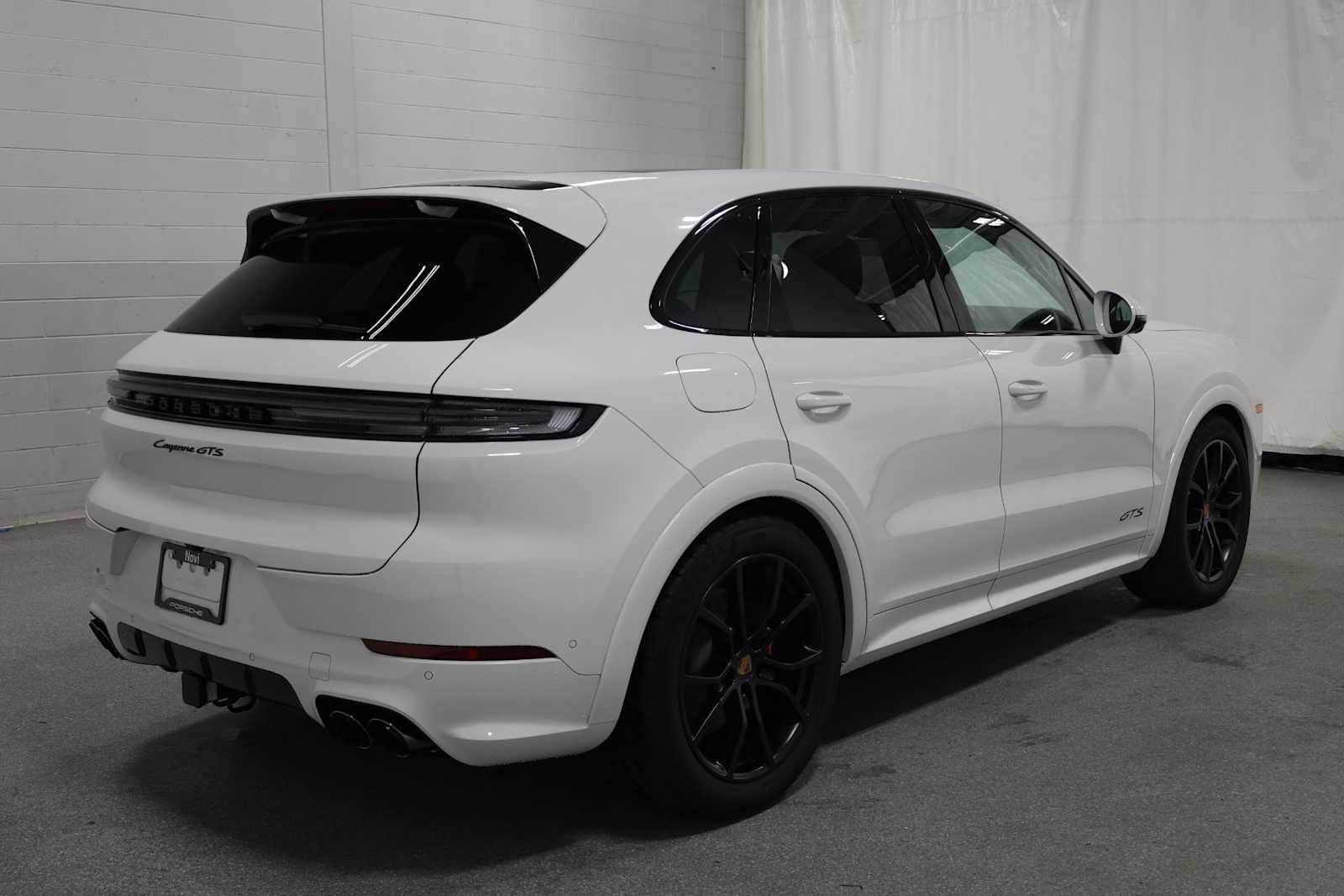 Thumbnail: 2025 Porsche Cayenne - 9