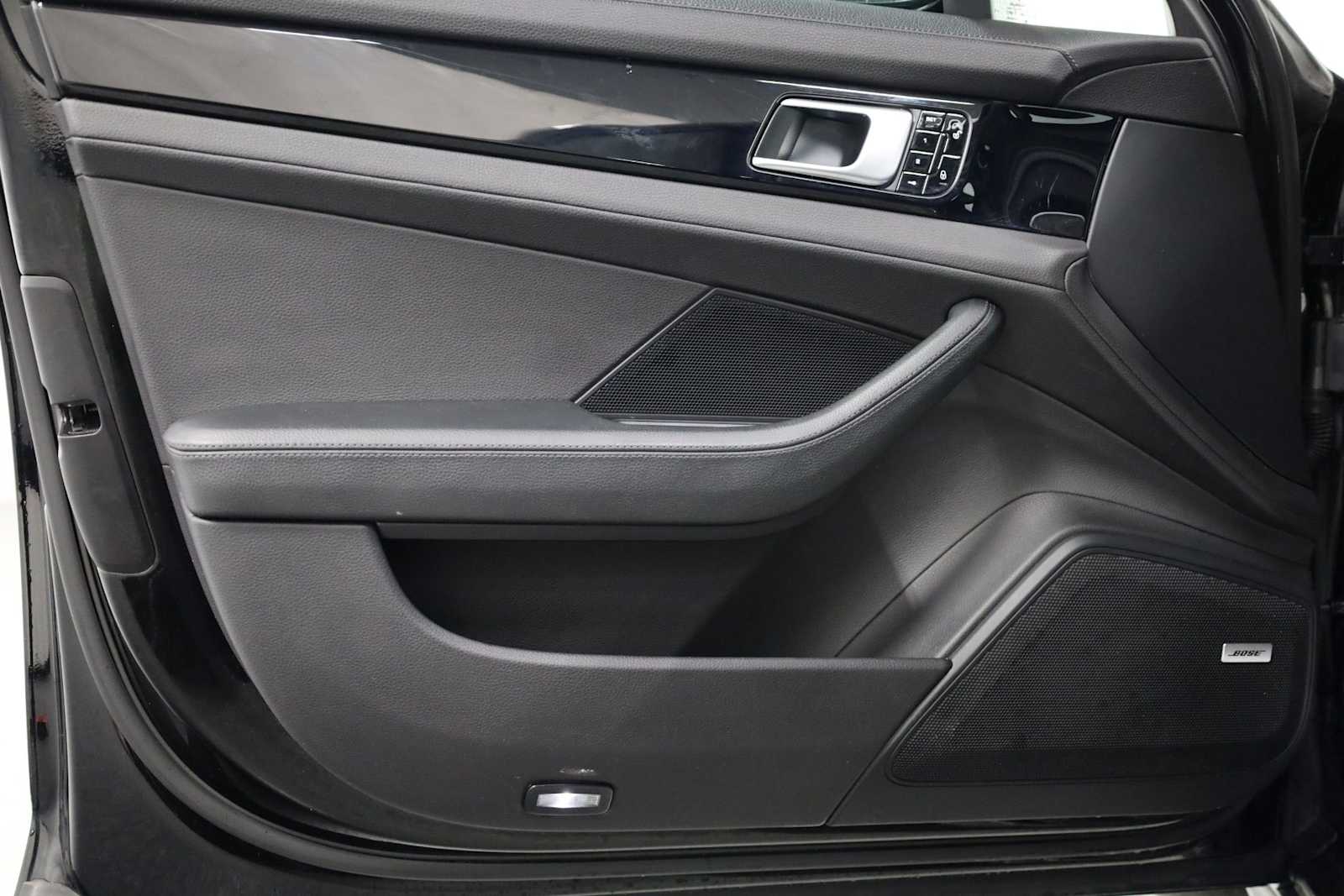 Thumbnail: 2018 Porsche Panamera - 16