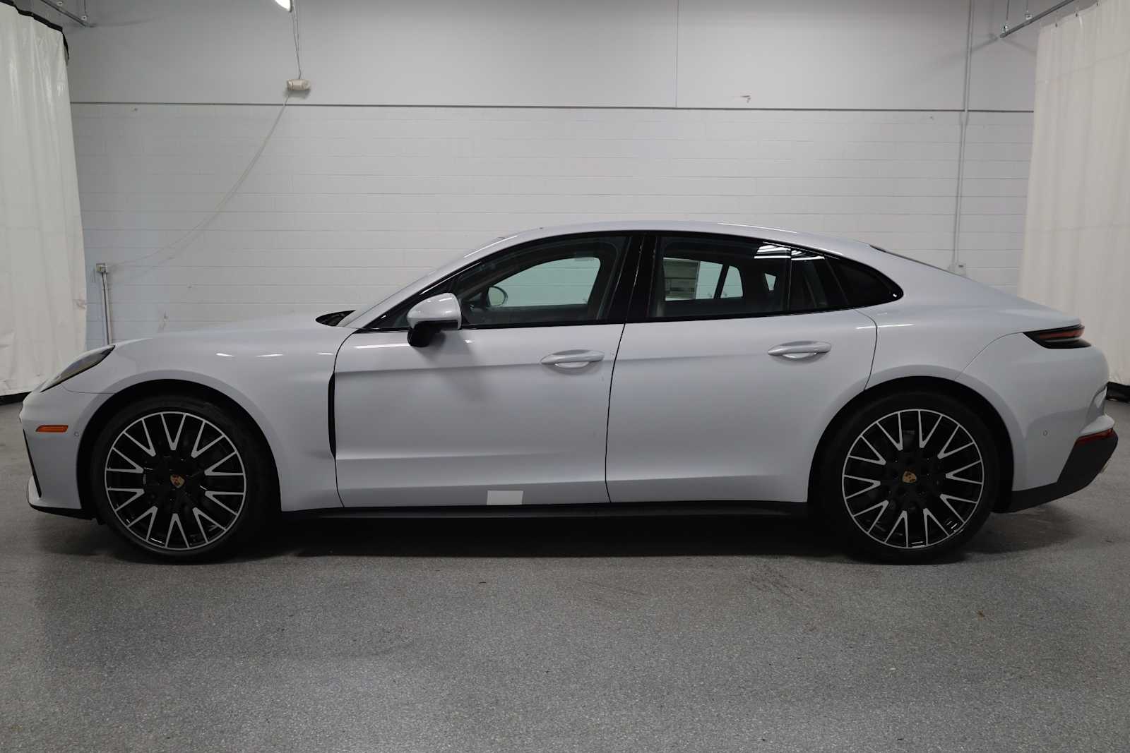 Thumbnail: 2025 Porsche Panamera - 2