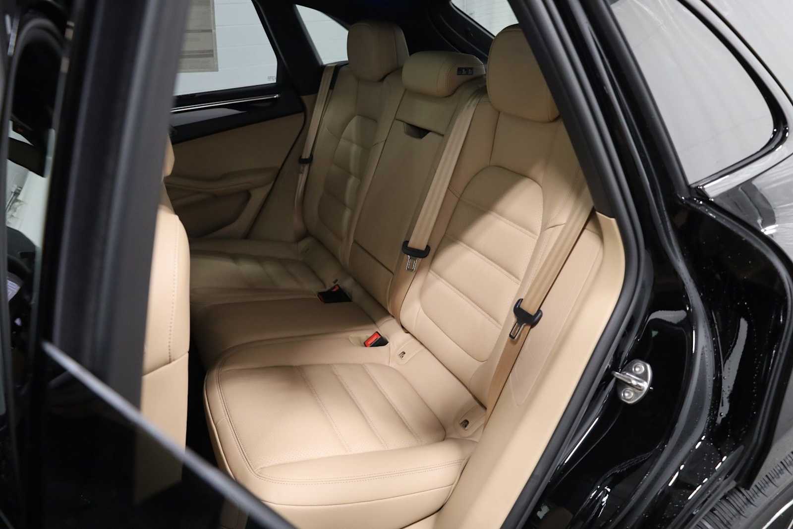 Thumbnail: 2026 Porsche Macan - 36