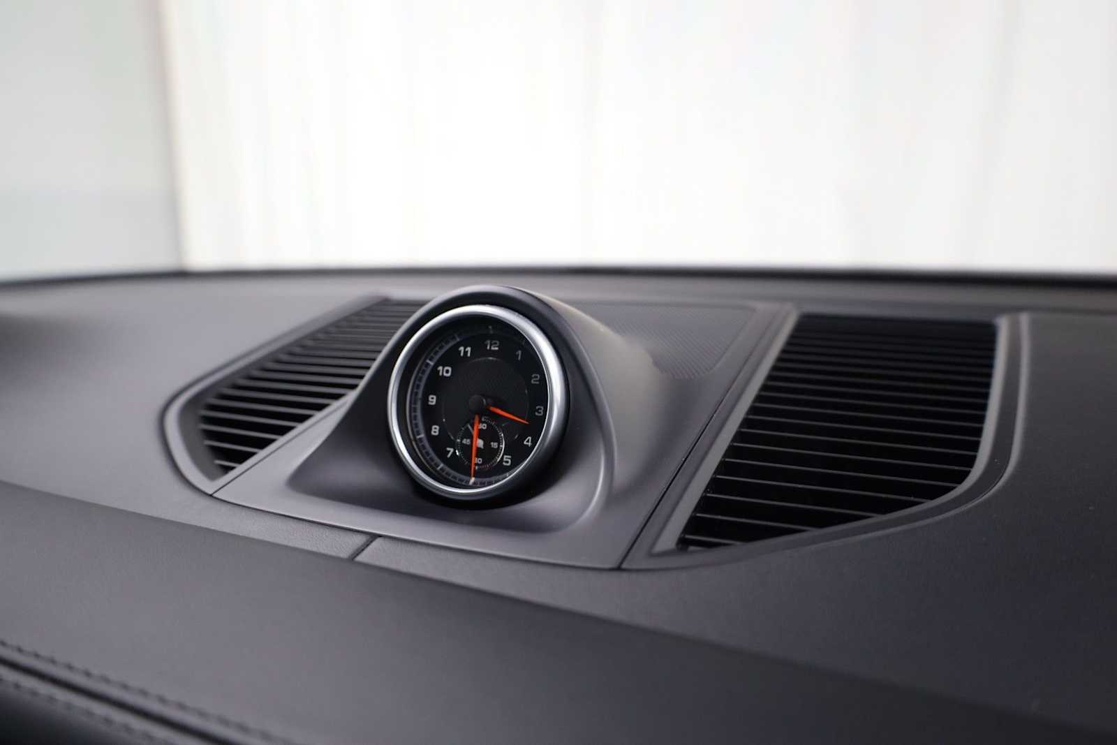 Thumbnail: 2018 Porsche Macan - 23