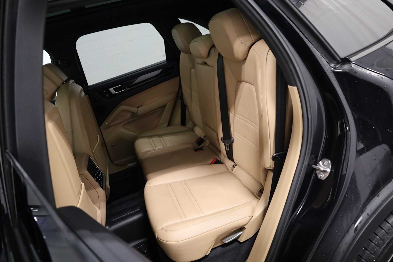 Thumbnail: 2019 Porsche Cayenne - 36