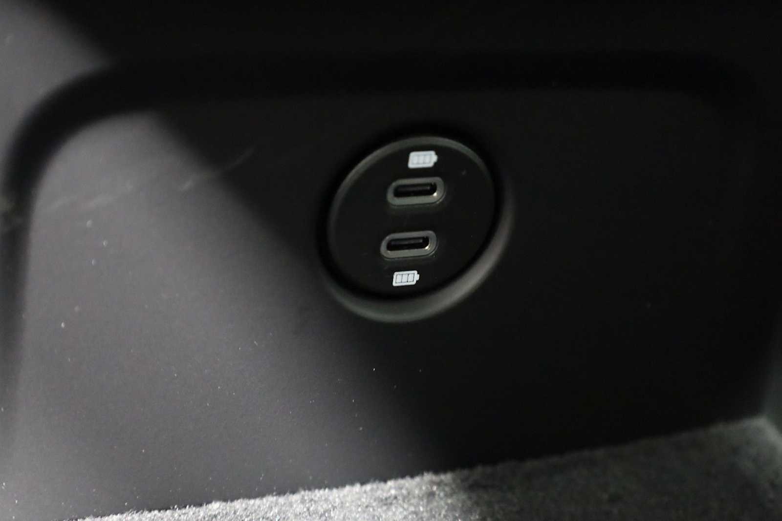 Thumbnail: 2026 Porsche Macan - 35