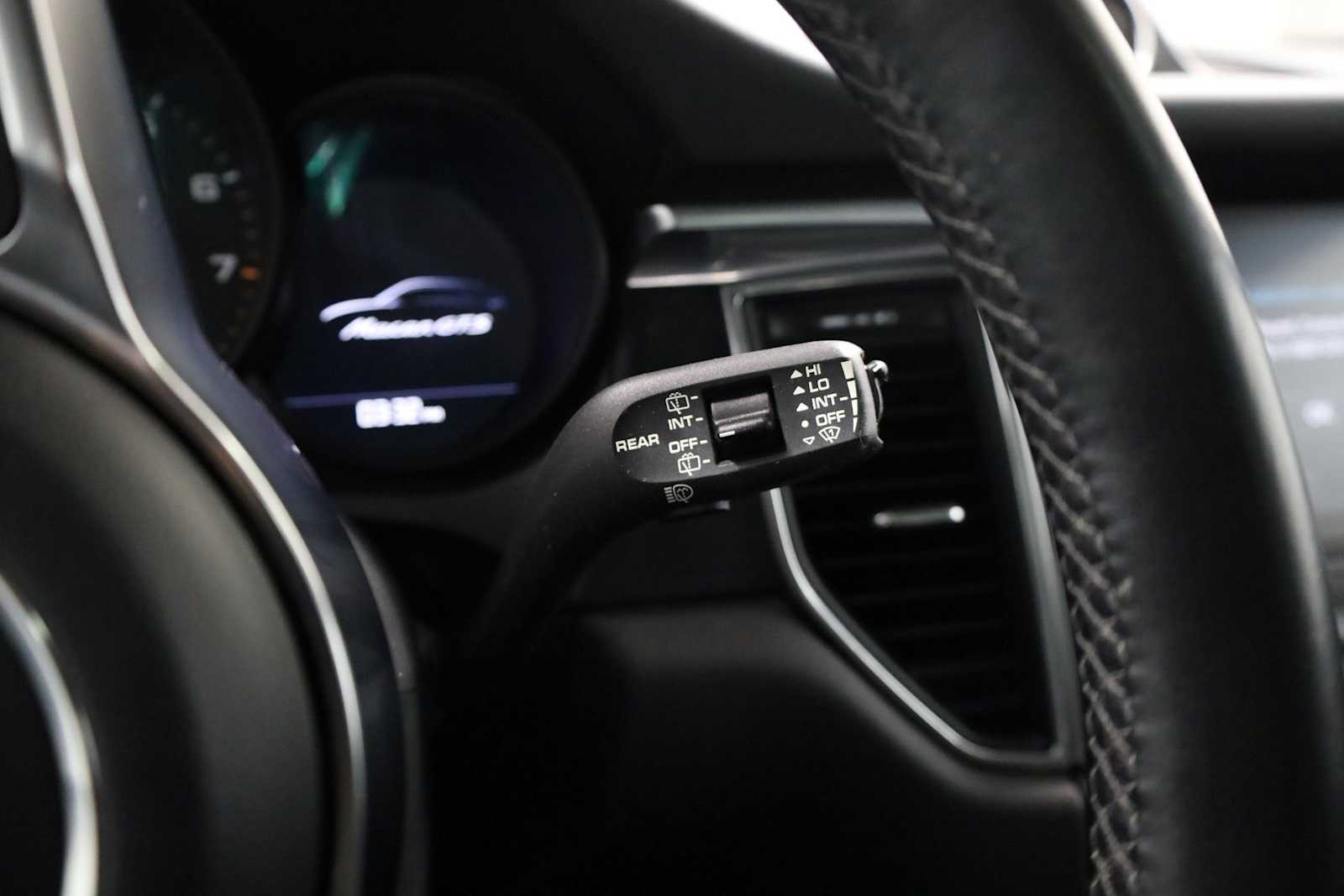 Thumbnail: 2018 Porsche Macan - 30