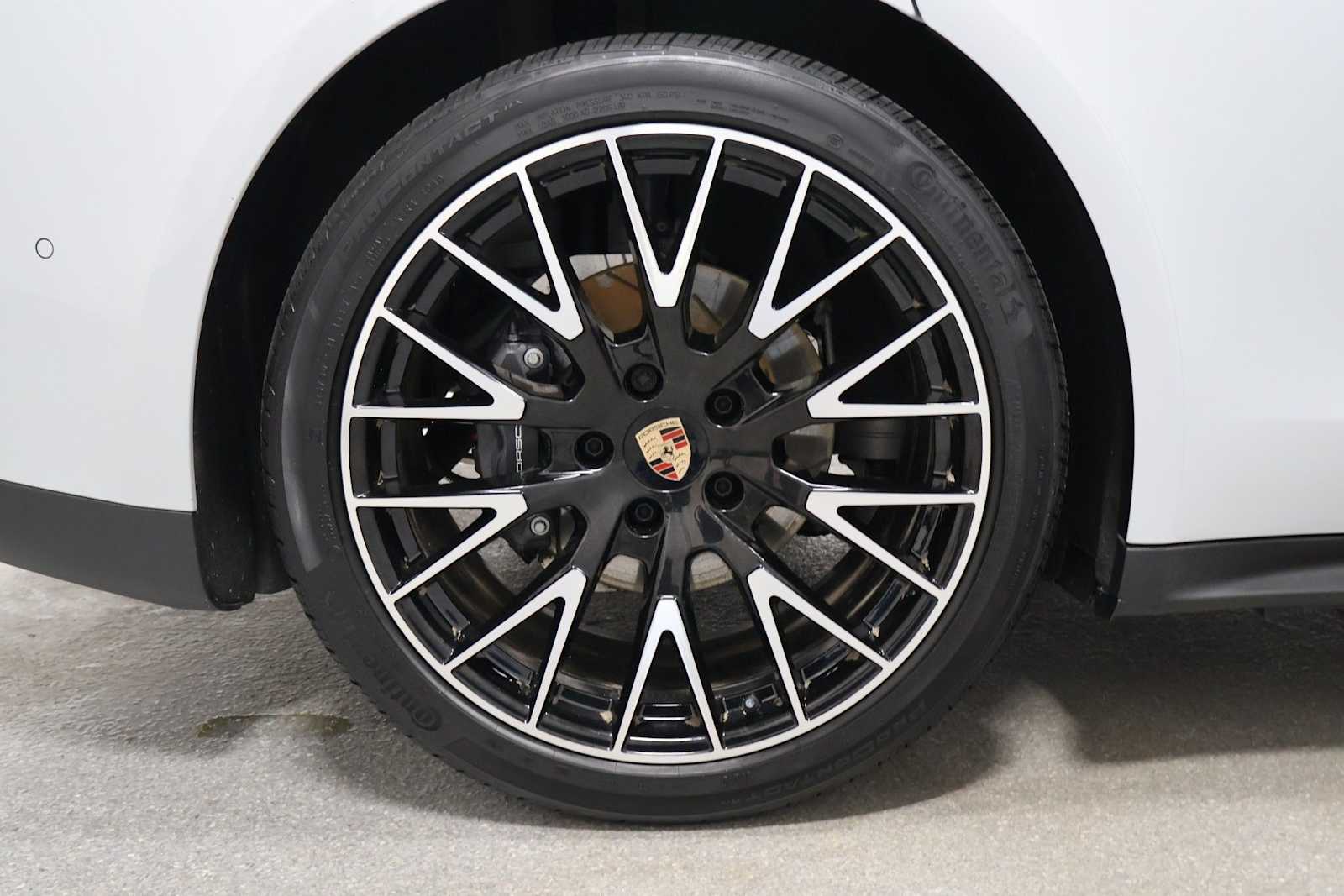 Thumbnail: 2025 Porsche Panamera - 35