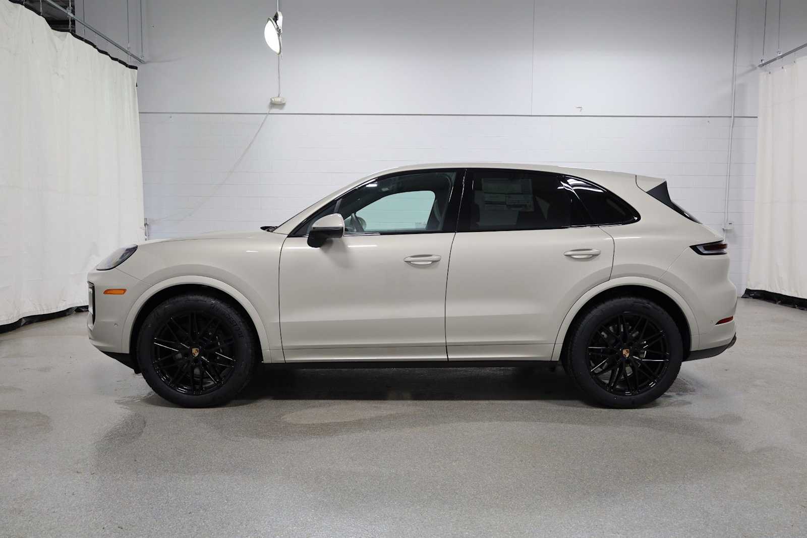 Thumbnail: 2026 Porsche Cayenne - 2