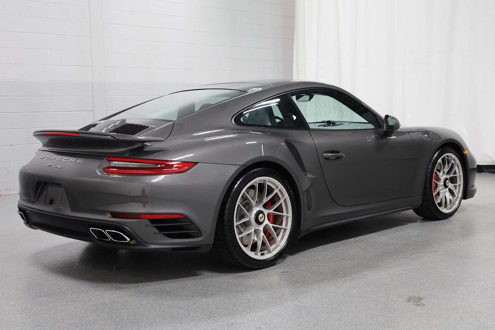 Thumbnail: 2019 Porsche 911 - 9