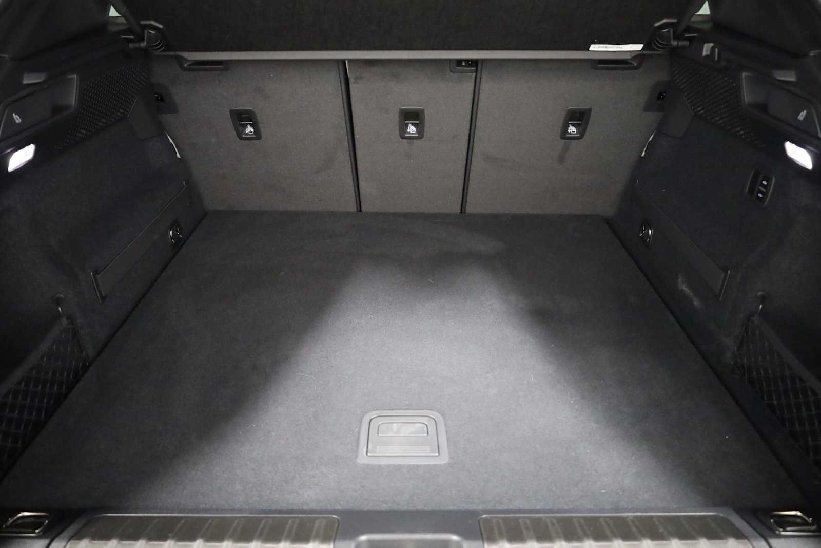 Thumbnail: 2025 Porsche Macan - 42