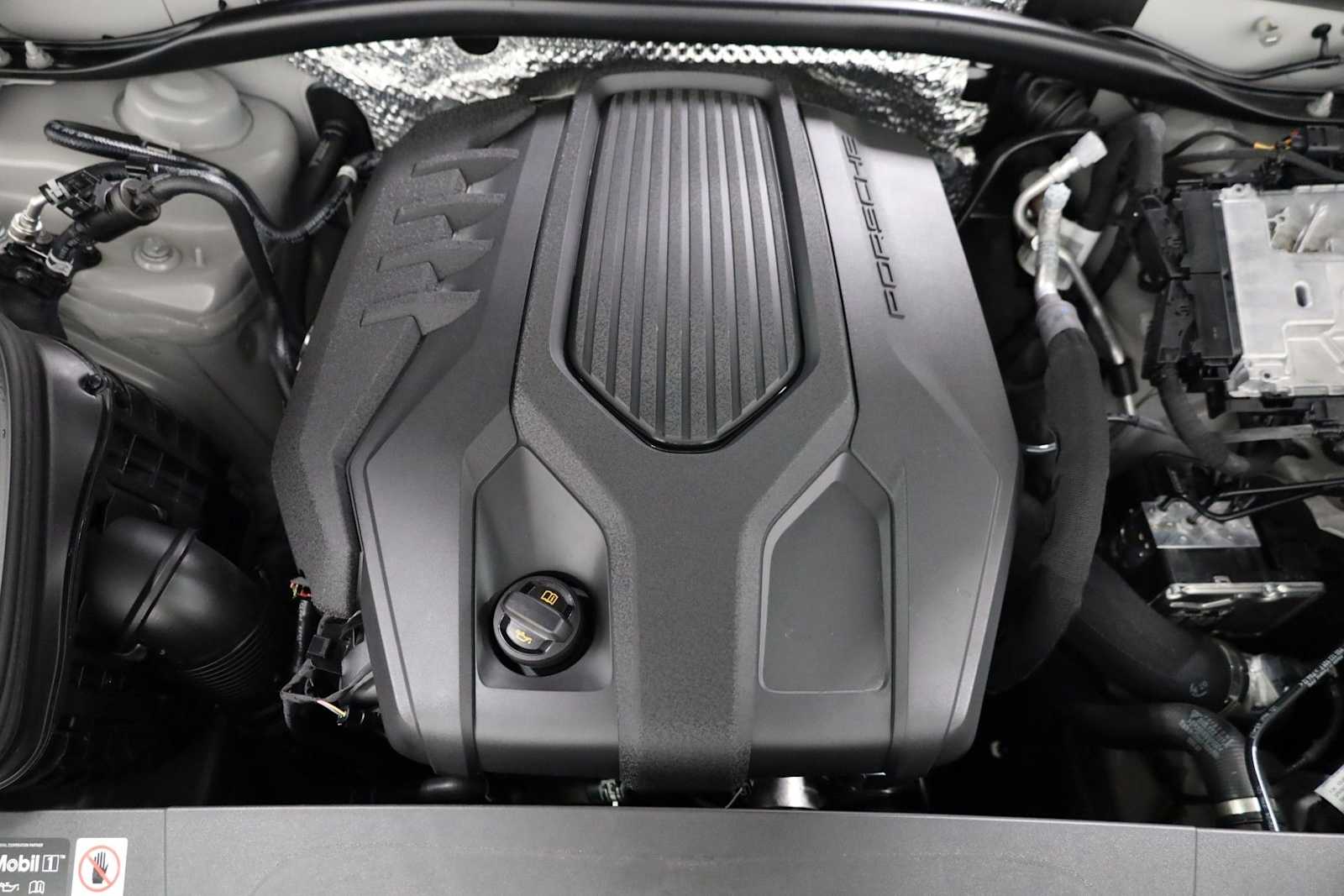 Thumbnail: 2025 Porsche Macan - 42