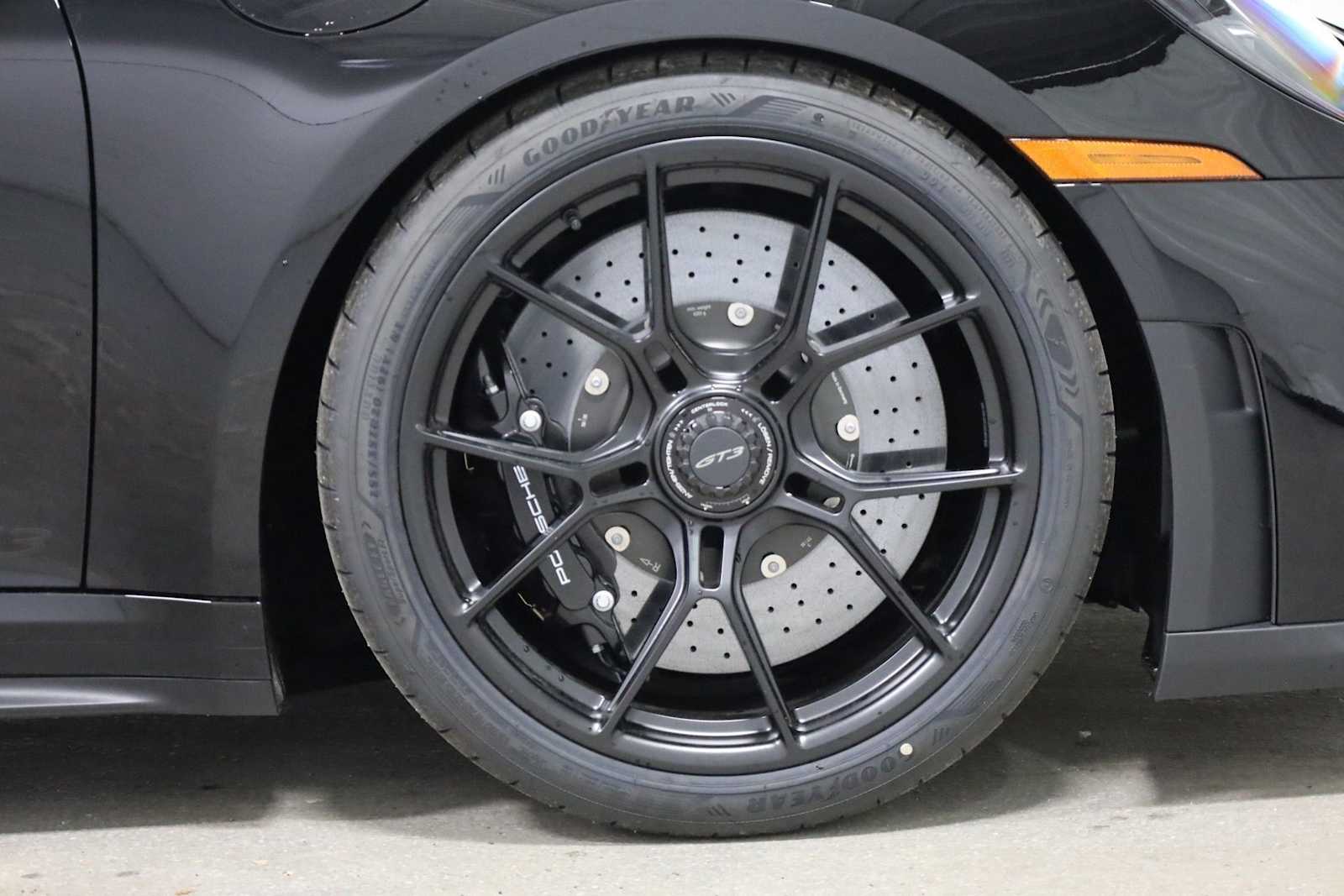 Thumbnail: 2026 Porsche 911 - 12