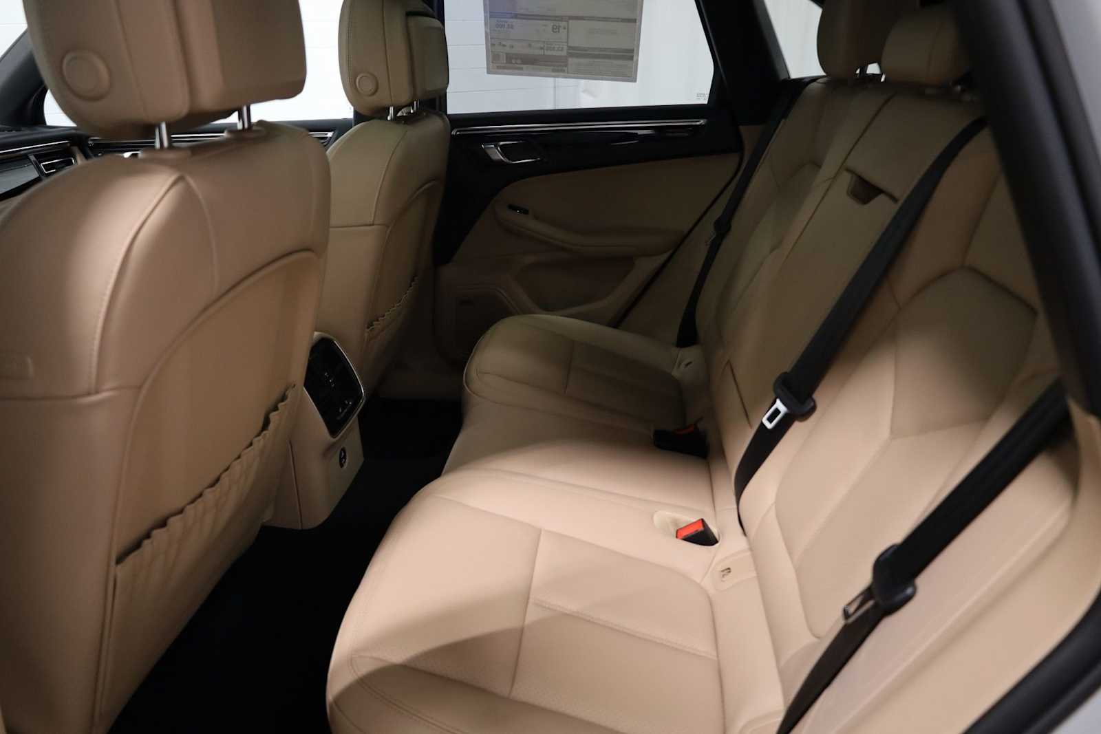 Thumbnail: 2026 Porsche Macan - 37