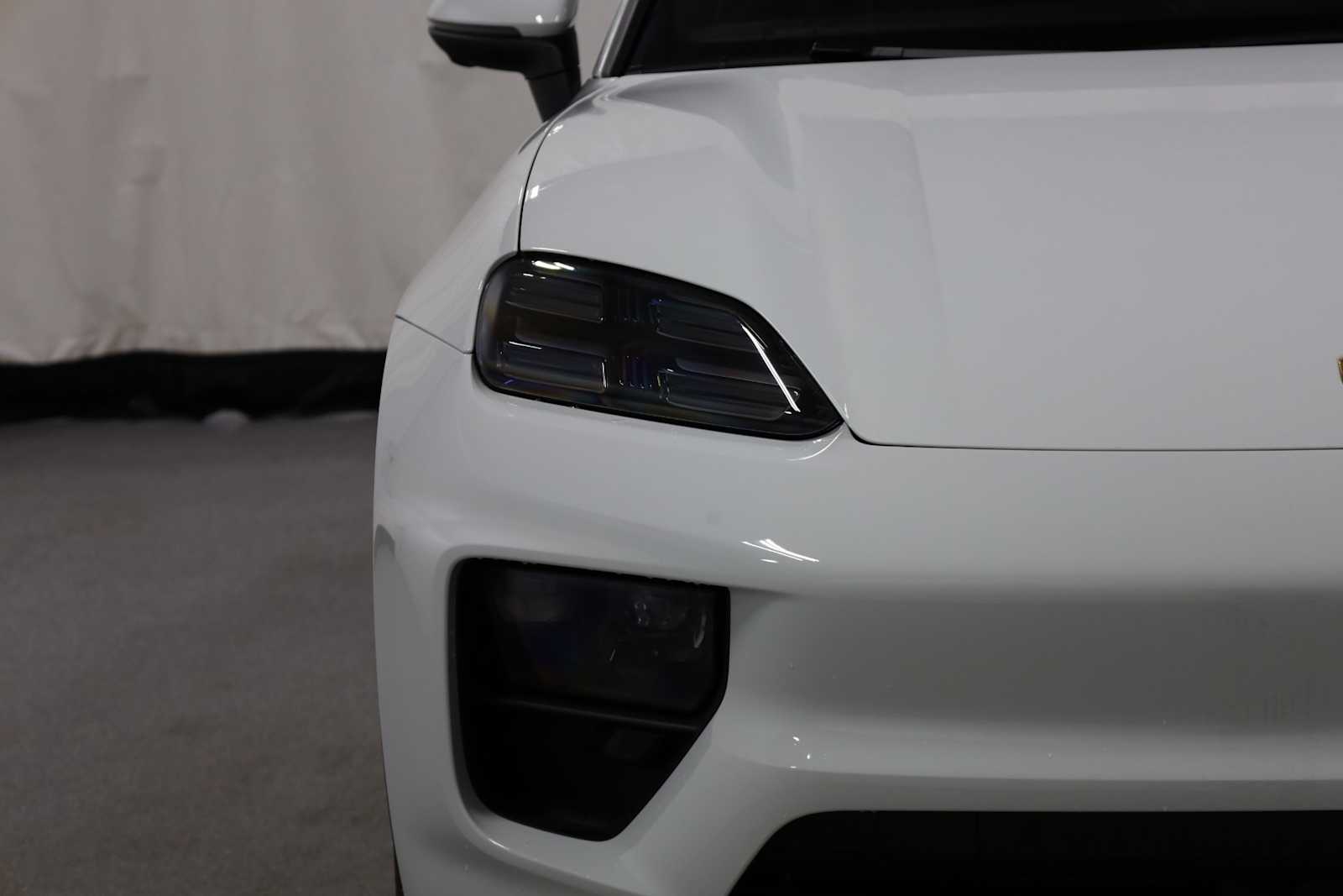 Thumbnail: 2025 Porsche Macan - 15