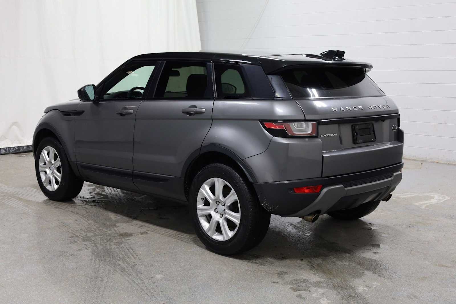 Thumbnail: 2017 Land Rover Range Rover Evoque - 3