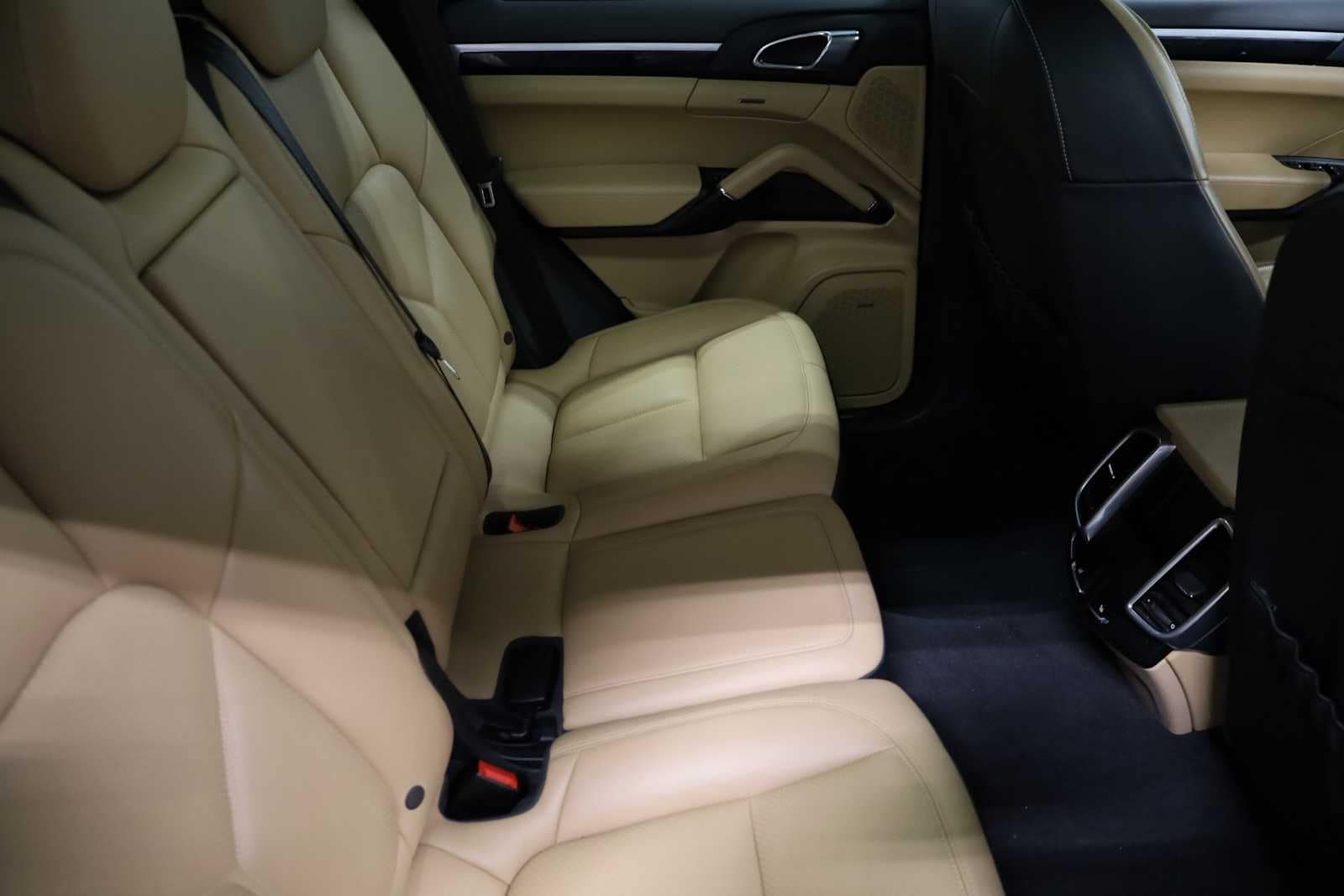 Thumbnail: 2016 Porsche Cayenne - 36