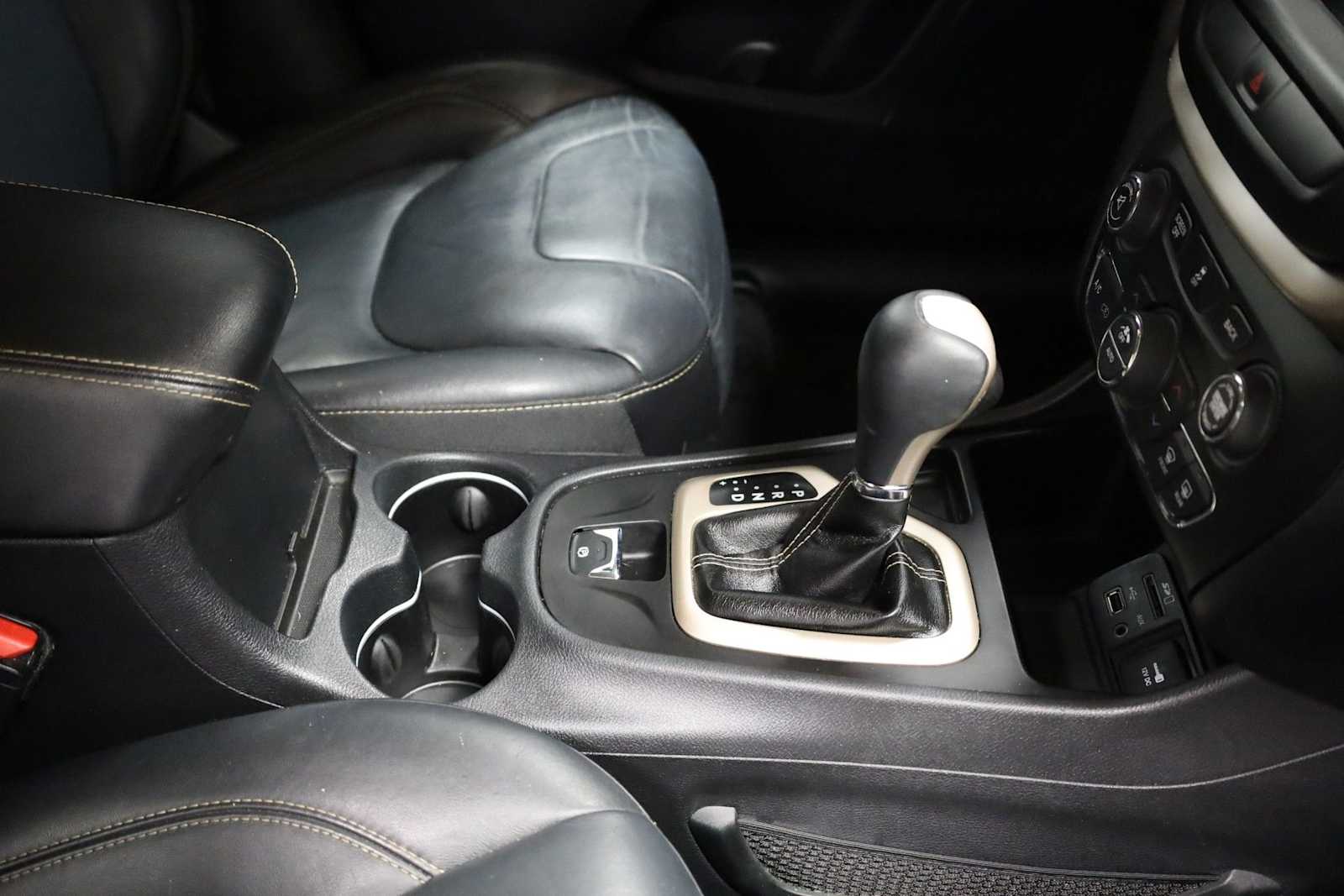 Thumbnail: 2016 Jeep Cherokee - 19