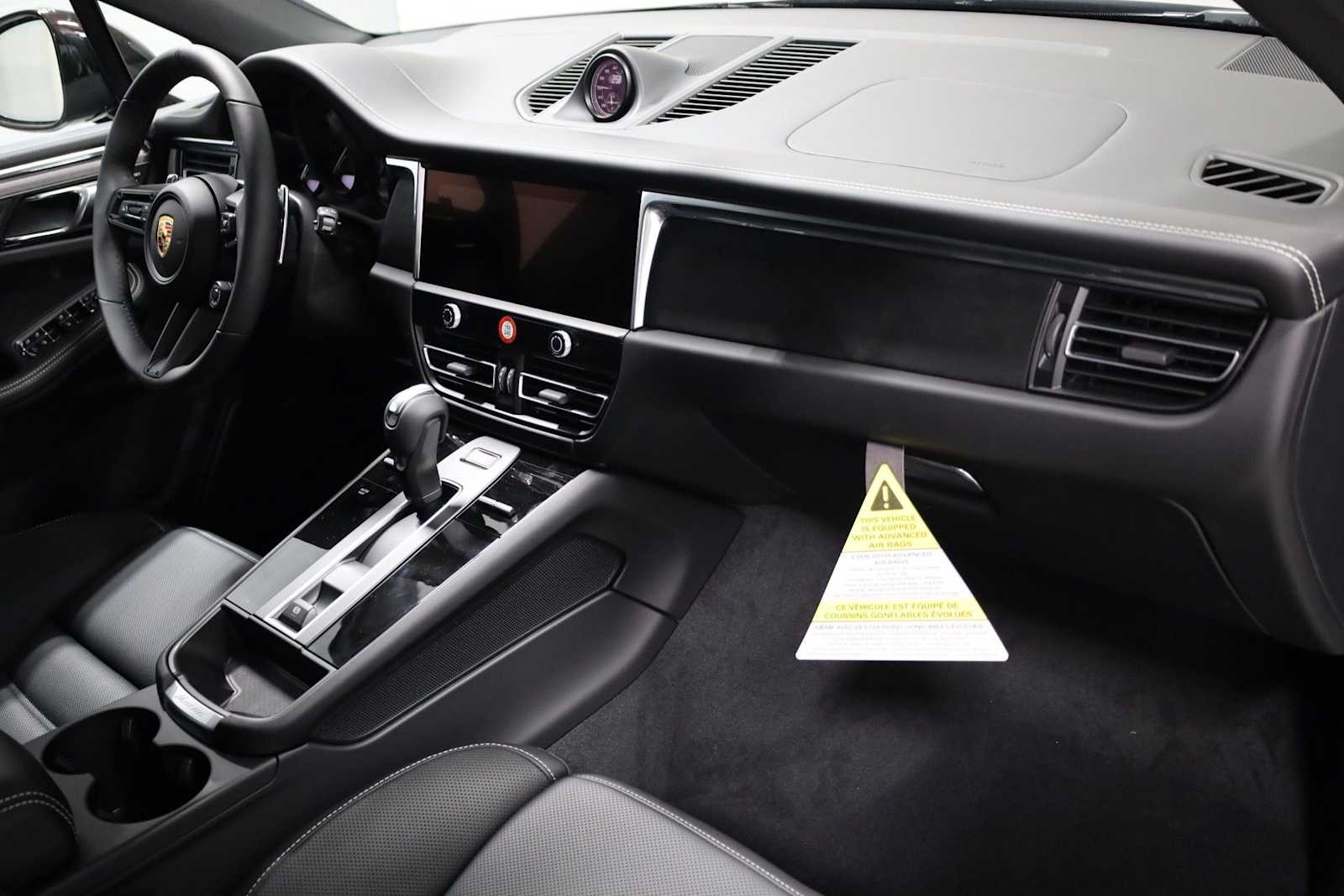 Thumbnail: 2025 Porsche Macan - 6