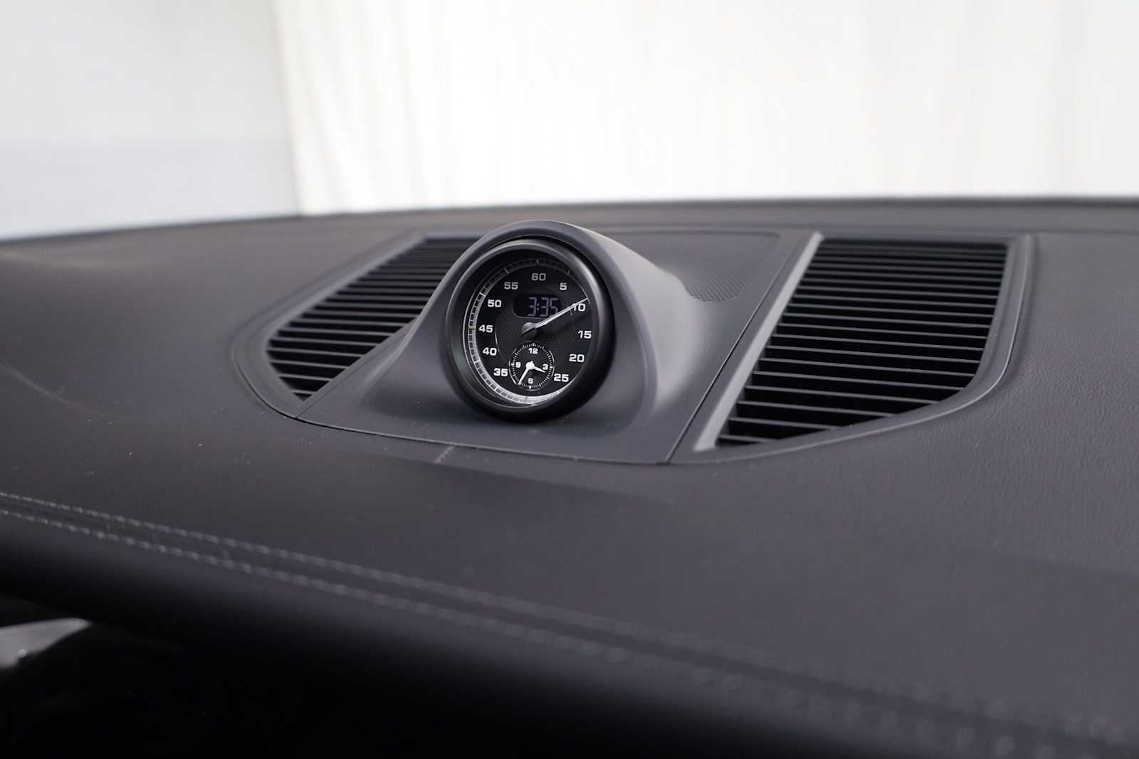 Thumbnail: 2026 Porsche Macan - 23