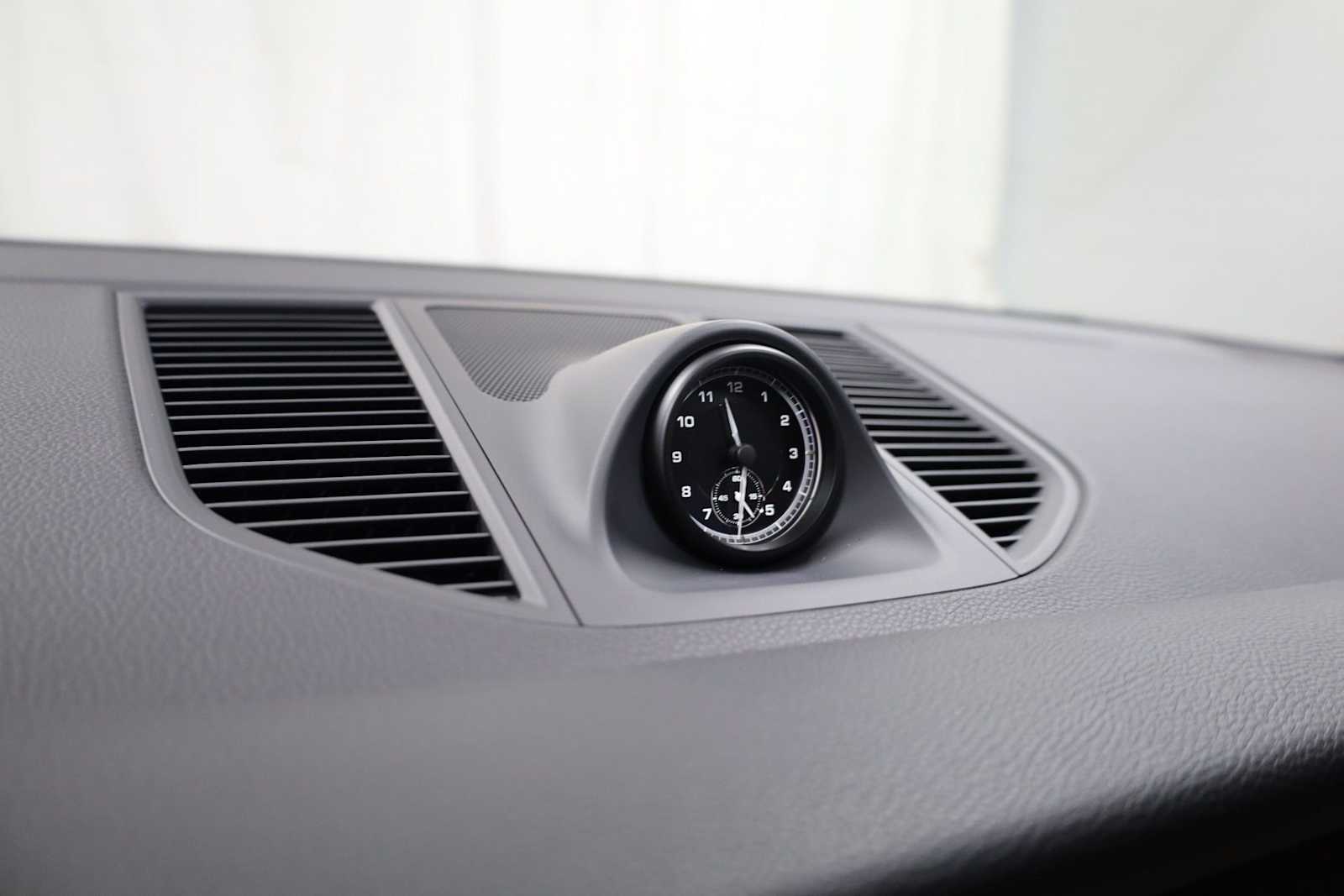 Thumbnail: 2026 Porsche Macan - 18