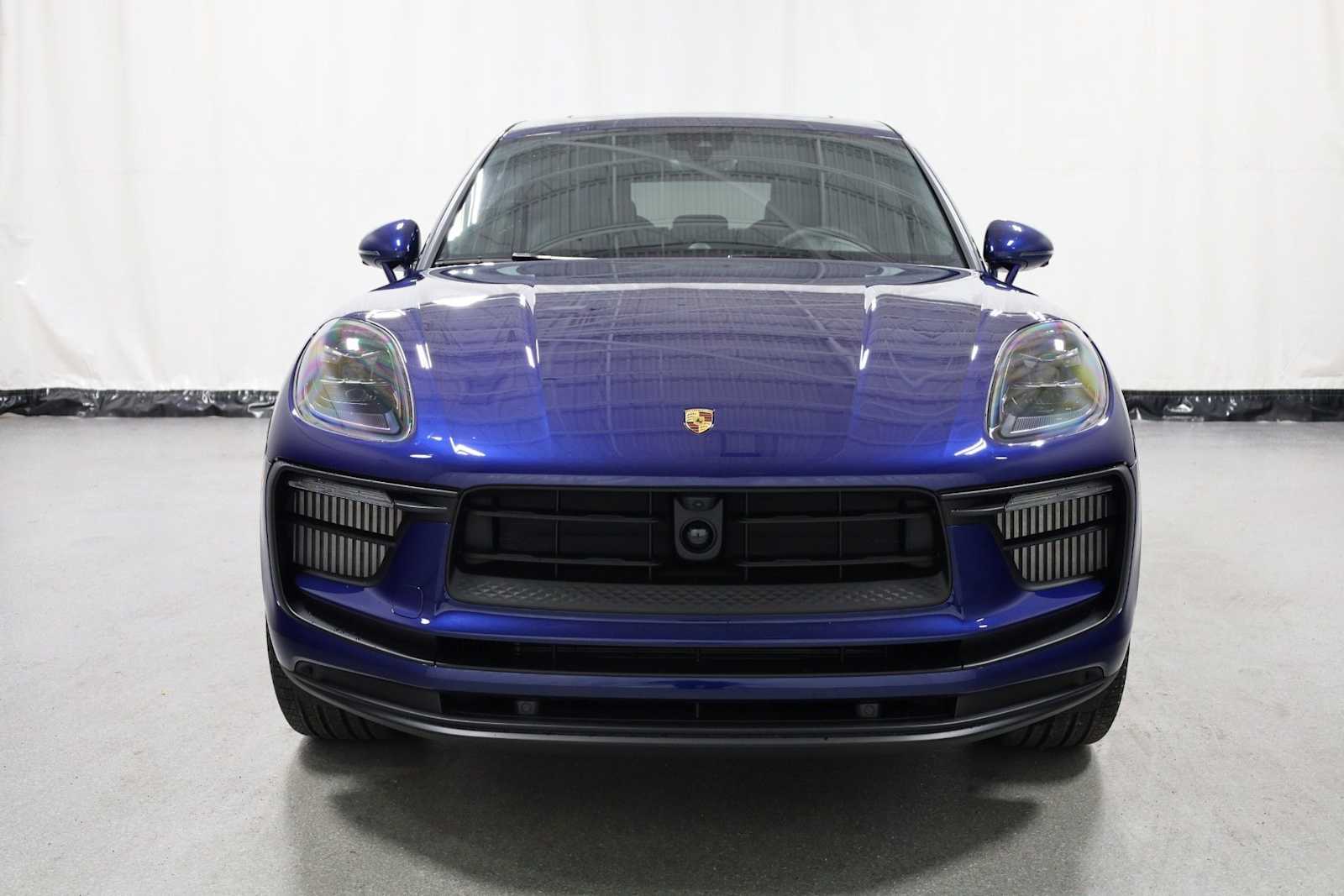 Thumbnail: 2026 Porsche Macan - 14