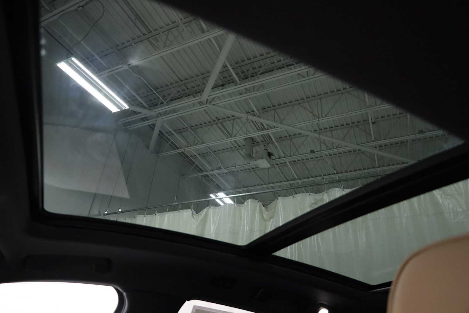 Thumbnail: 2026 Porsche Macan - 21