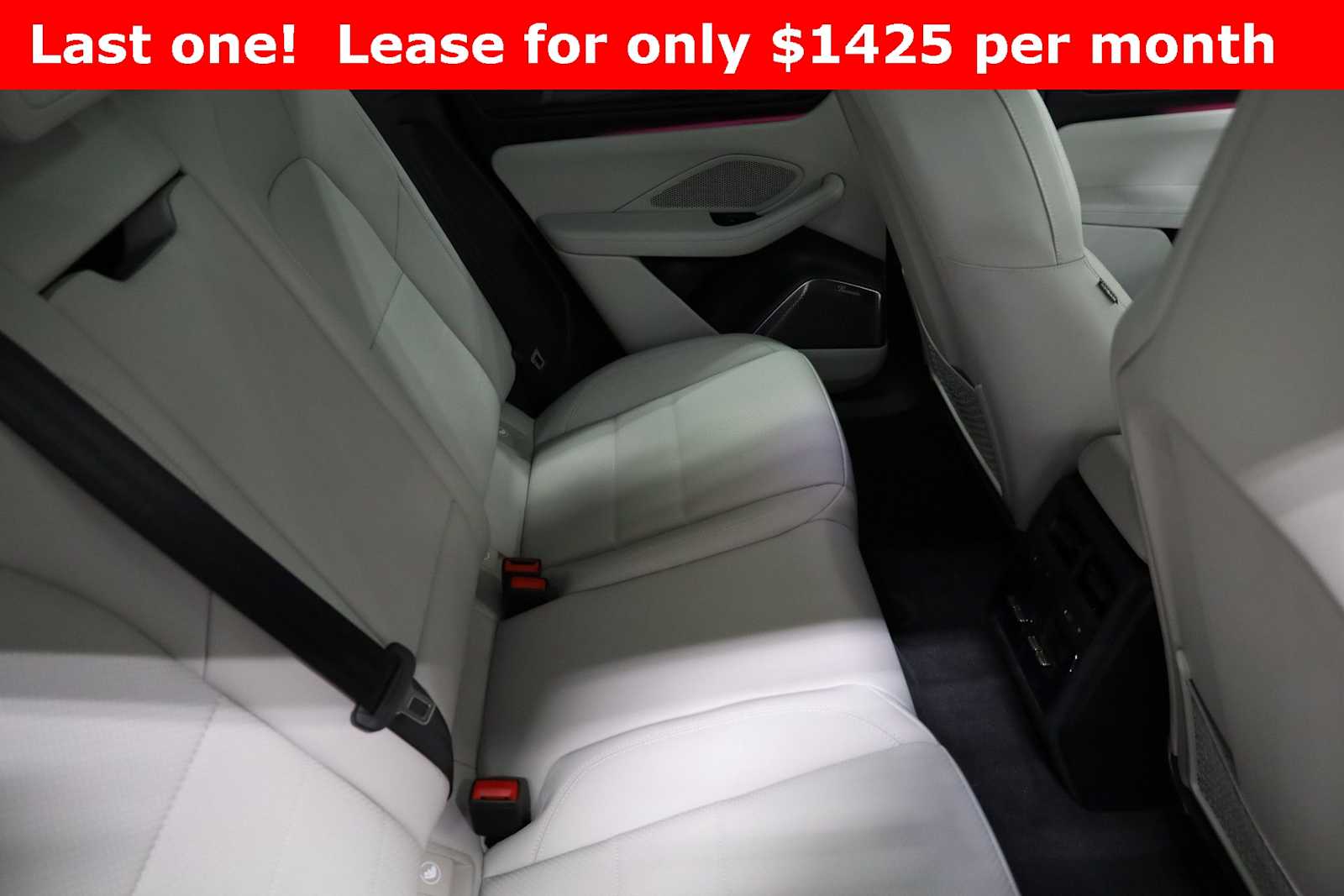 Thumbnail: 2025 Porsche Macan - 35