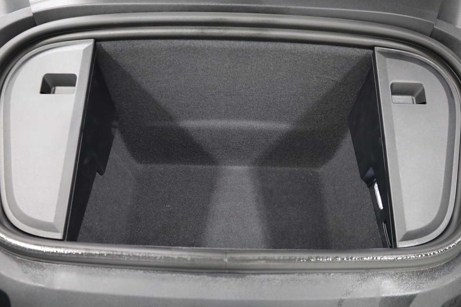 Thumbnail: 2025 Porsche Taycan - 42