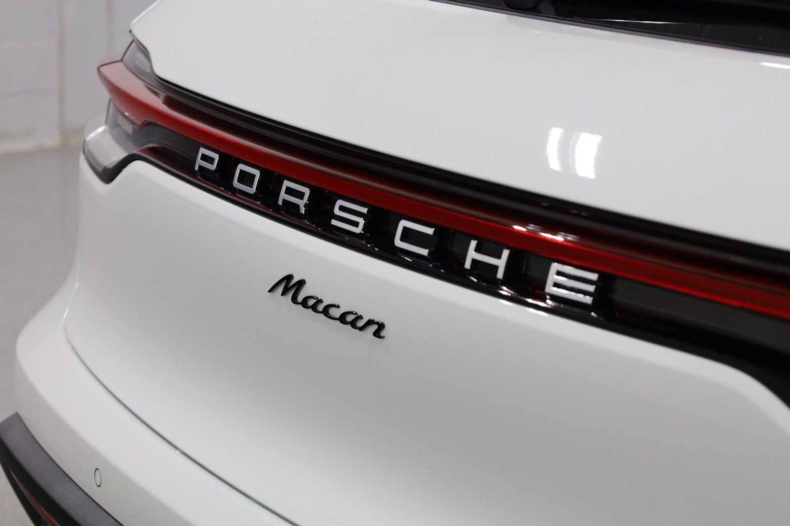 Thumbnail: 2026 Porsche Macan - 8