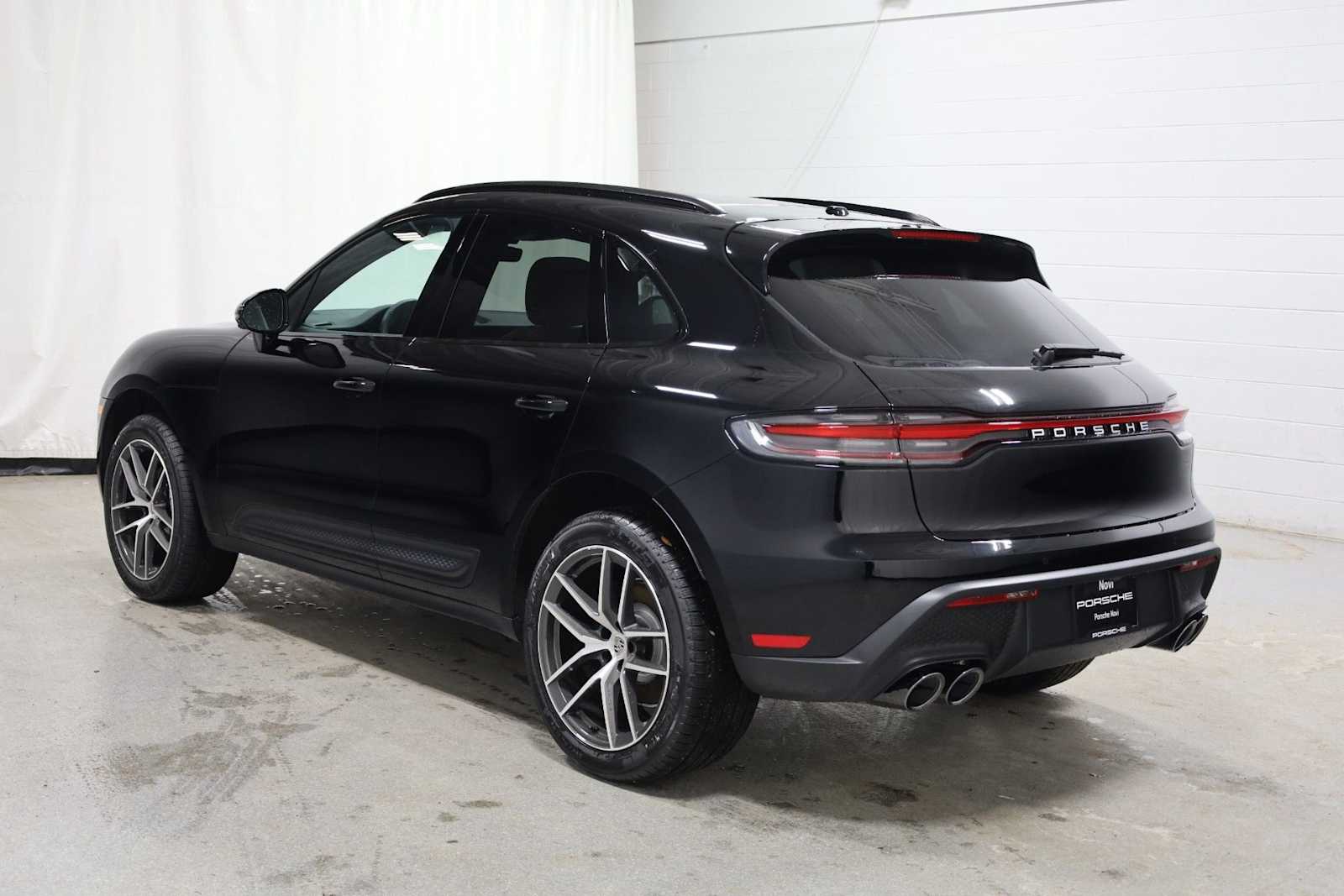 Thumbnail: 2026 Porsche Macan - 3