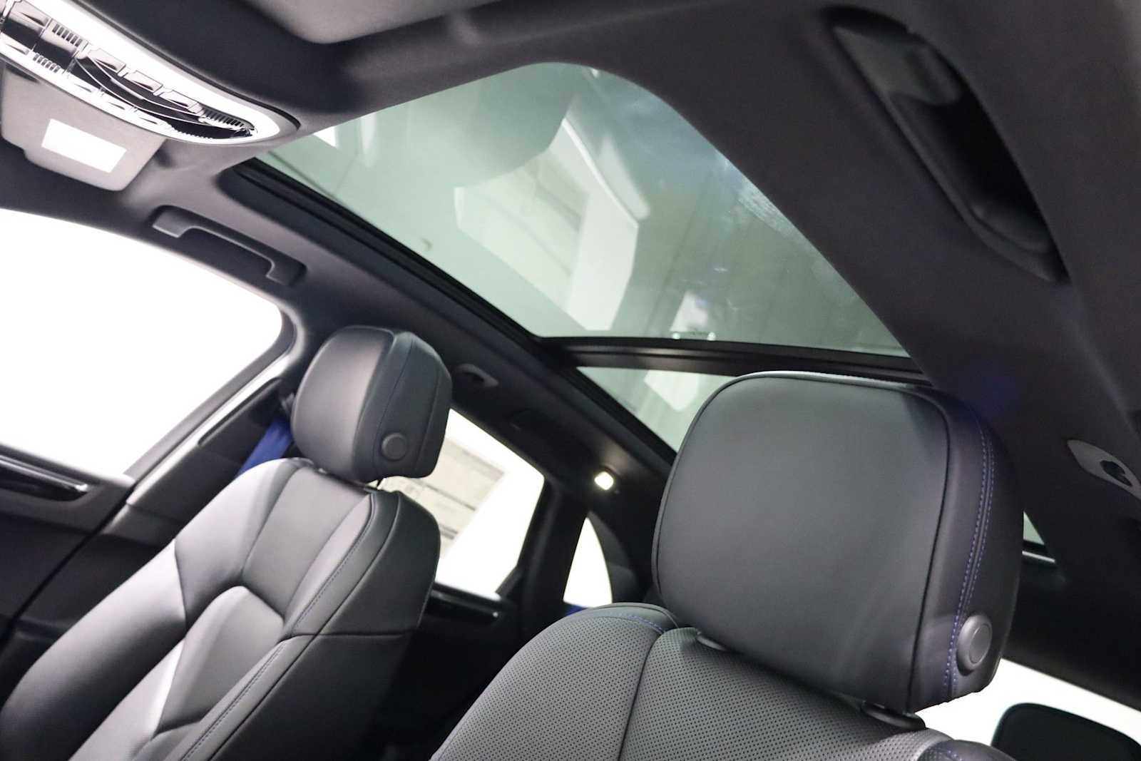 Thumbnail: 2026 Porsche Macan - 20