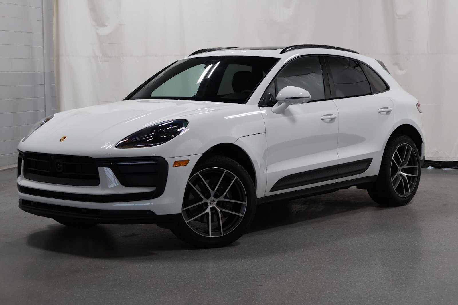 Thumbnail: 2026 Porsche Macan - 1
